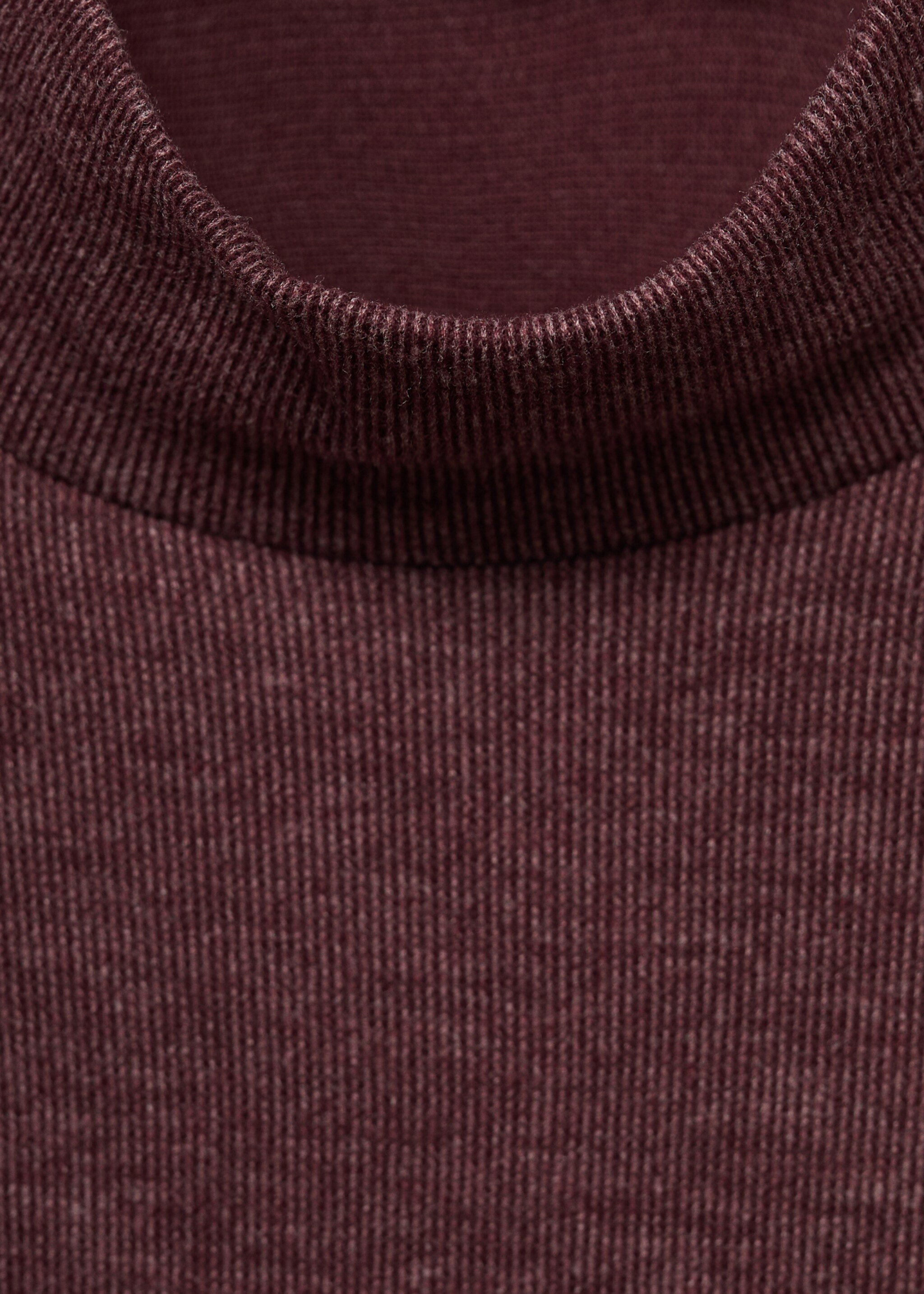 High collar T-shirt - Details of the article 8, Burgundy. Ref: 27001343-00.