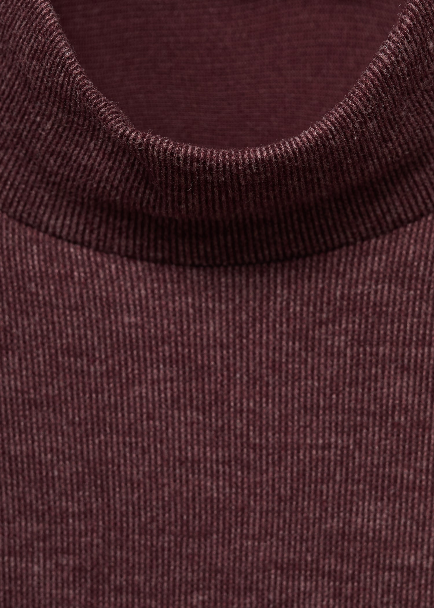 High collar T-shirt - Details of the article 8