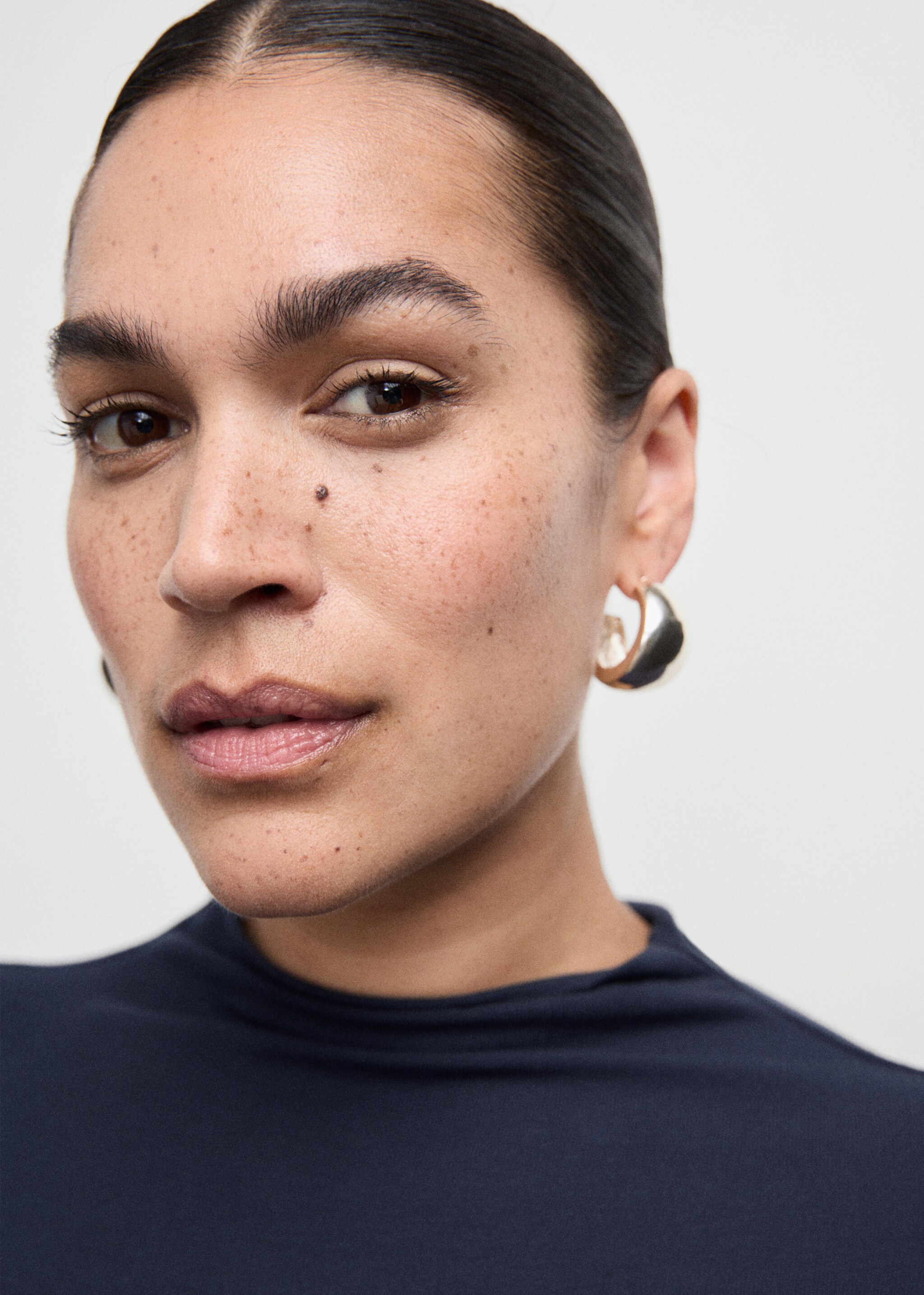 تي شيرت بتصميم ياقة مرفوعة - تفاصيل المنتج 4, أزرق غامق. Ref: 27001347-00.