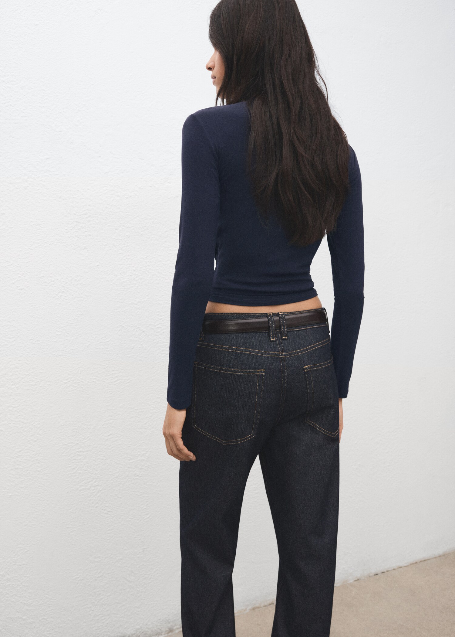 Turtleneck T-shirt - Reverse of the article