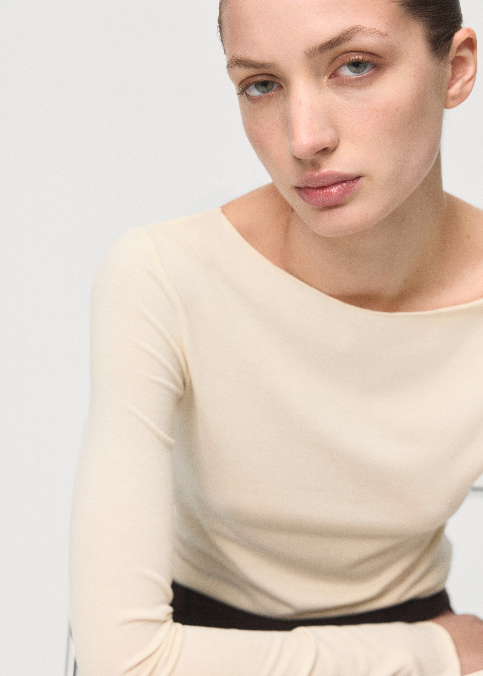 Boat neck t-shirt - Details of the article 1, Vanilla. Ref: 27001353-00.
