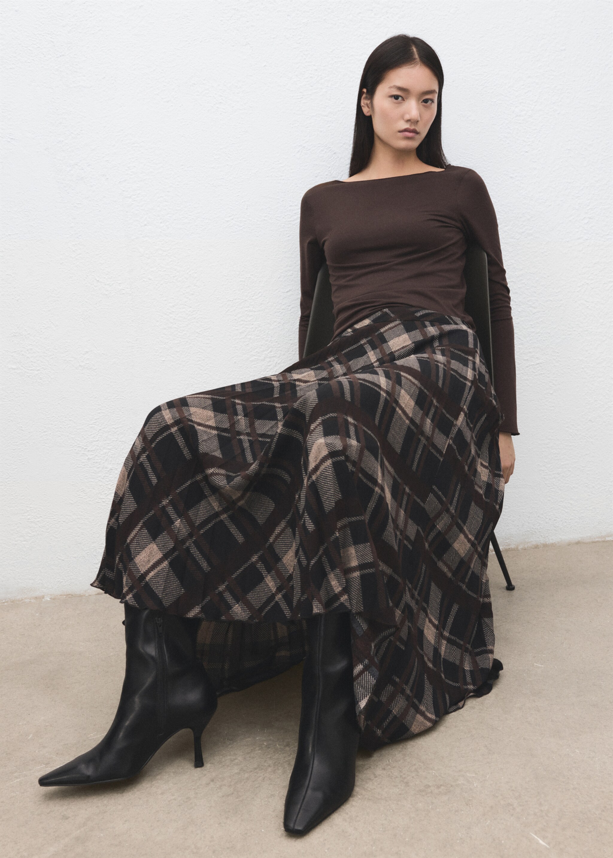 Boat neck t-shirt - Details of the article 2, Brown. Ref: 27001353-00.