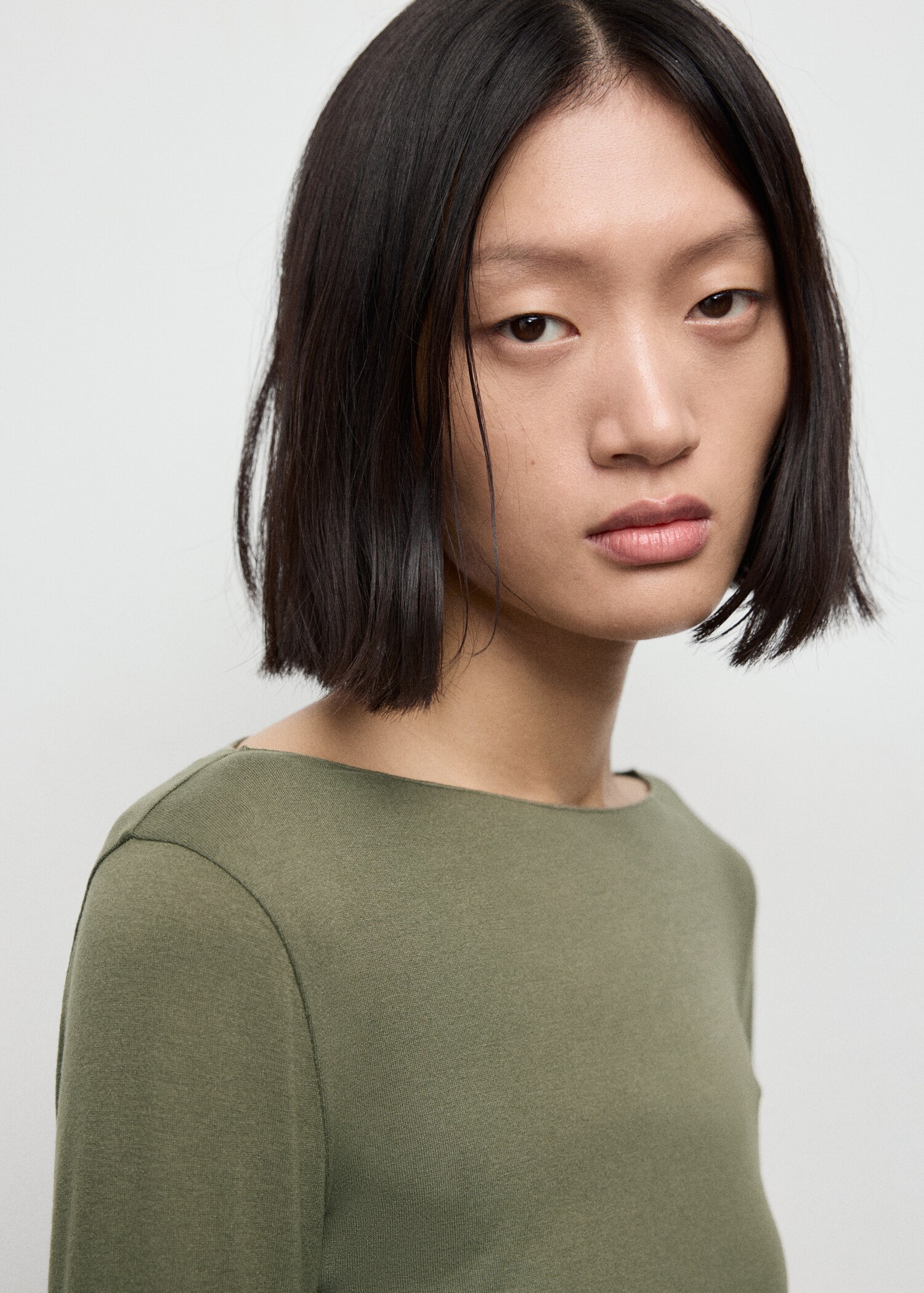 تي شيرت بفتحة رقبة على شكل قارب - تفاصيل المنتج 1