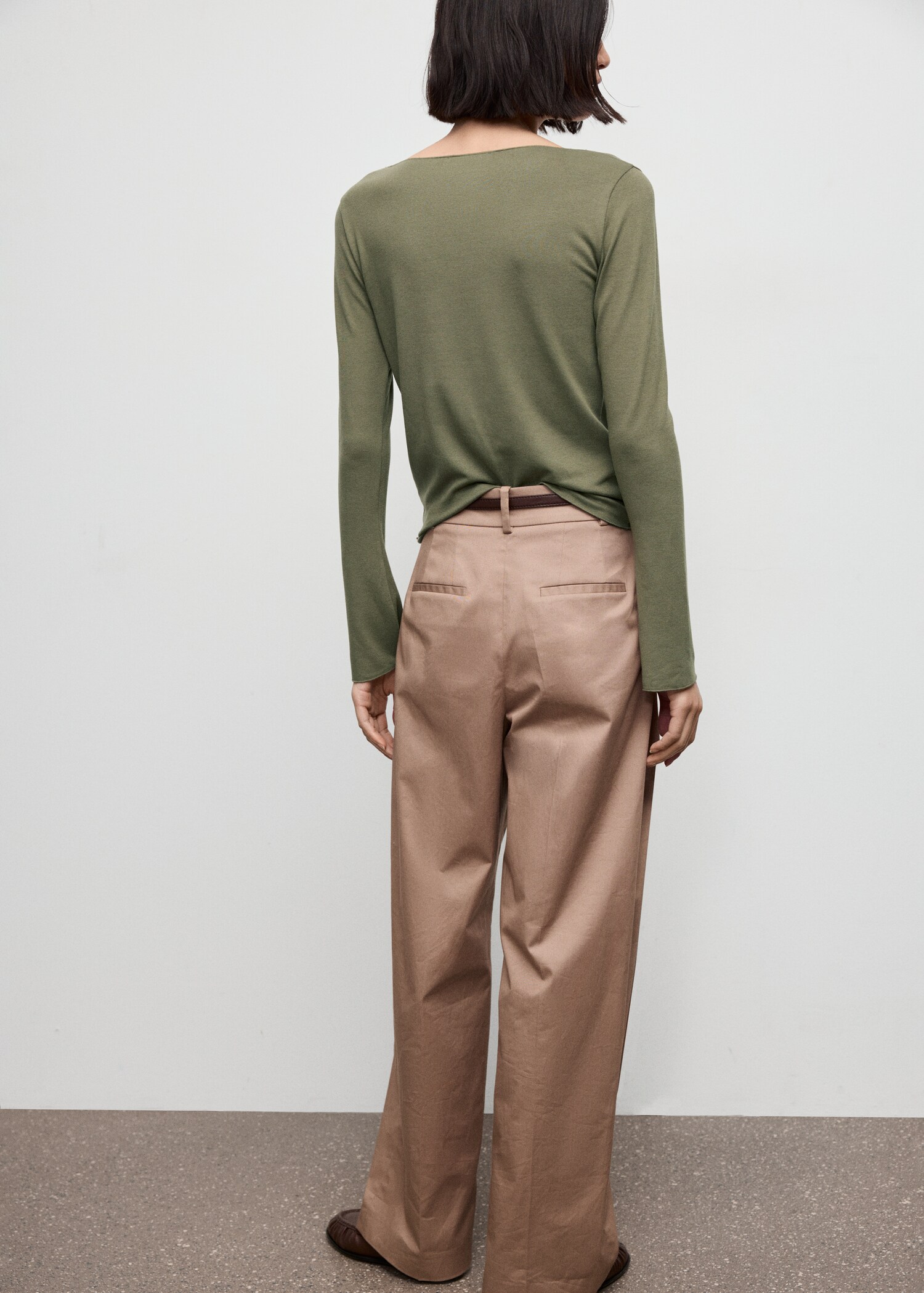 تي شيرت بفتحة رقبة على شكل قارب - الجهة الخلفية للمنتج