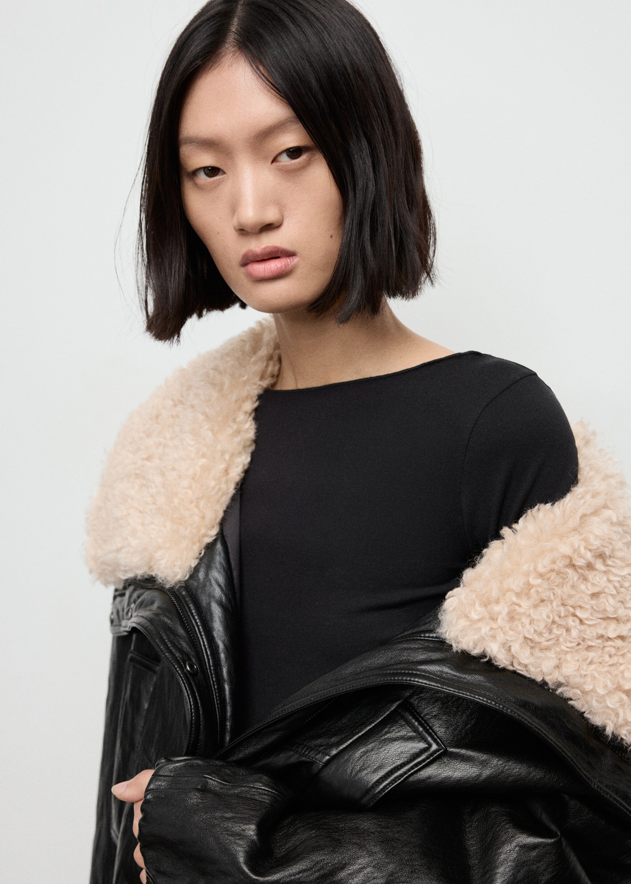 Boat neck t-shirt - Details of the article 2, Black. Ref: 27001353-00.