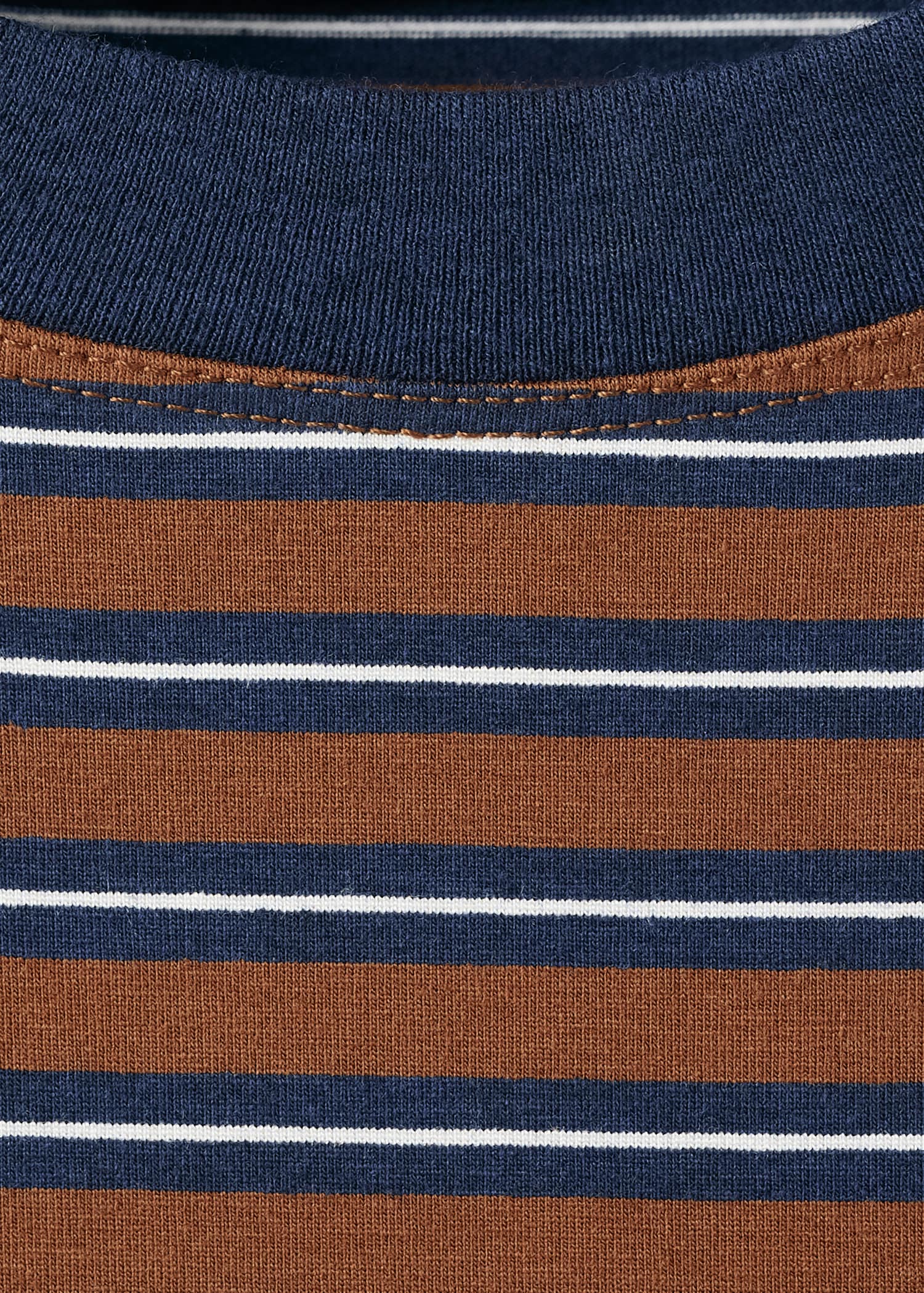 Striped short-sleeved t-shirt - Details of the article 8