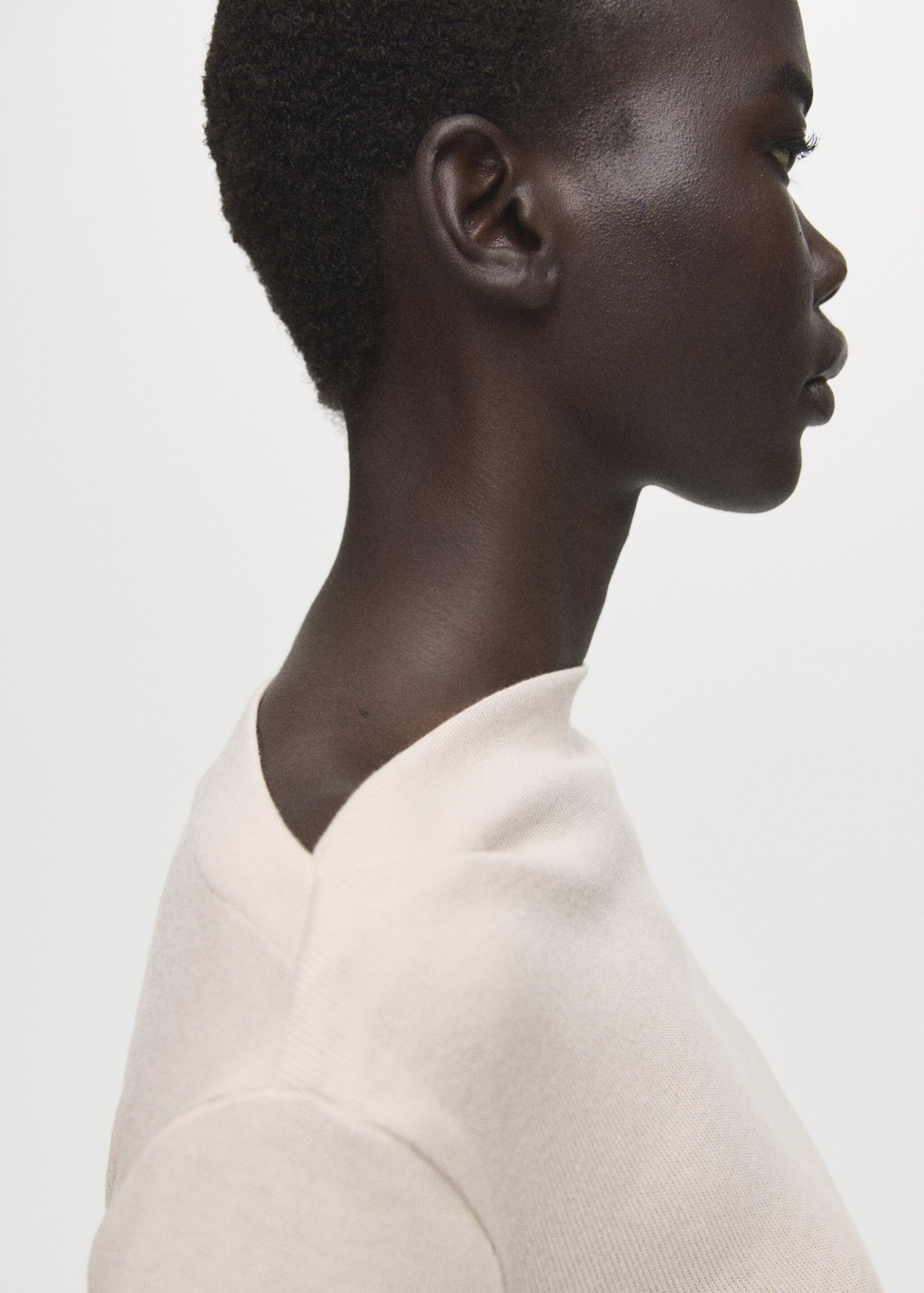 Long-sleeved boat-neck t-shirt - Details of the article 1, Sand. Ref: 27001360-00.