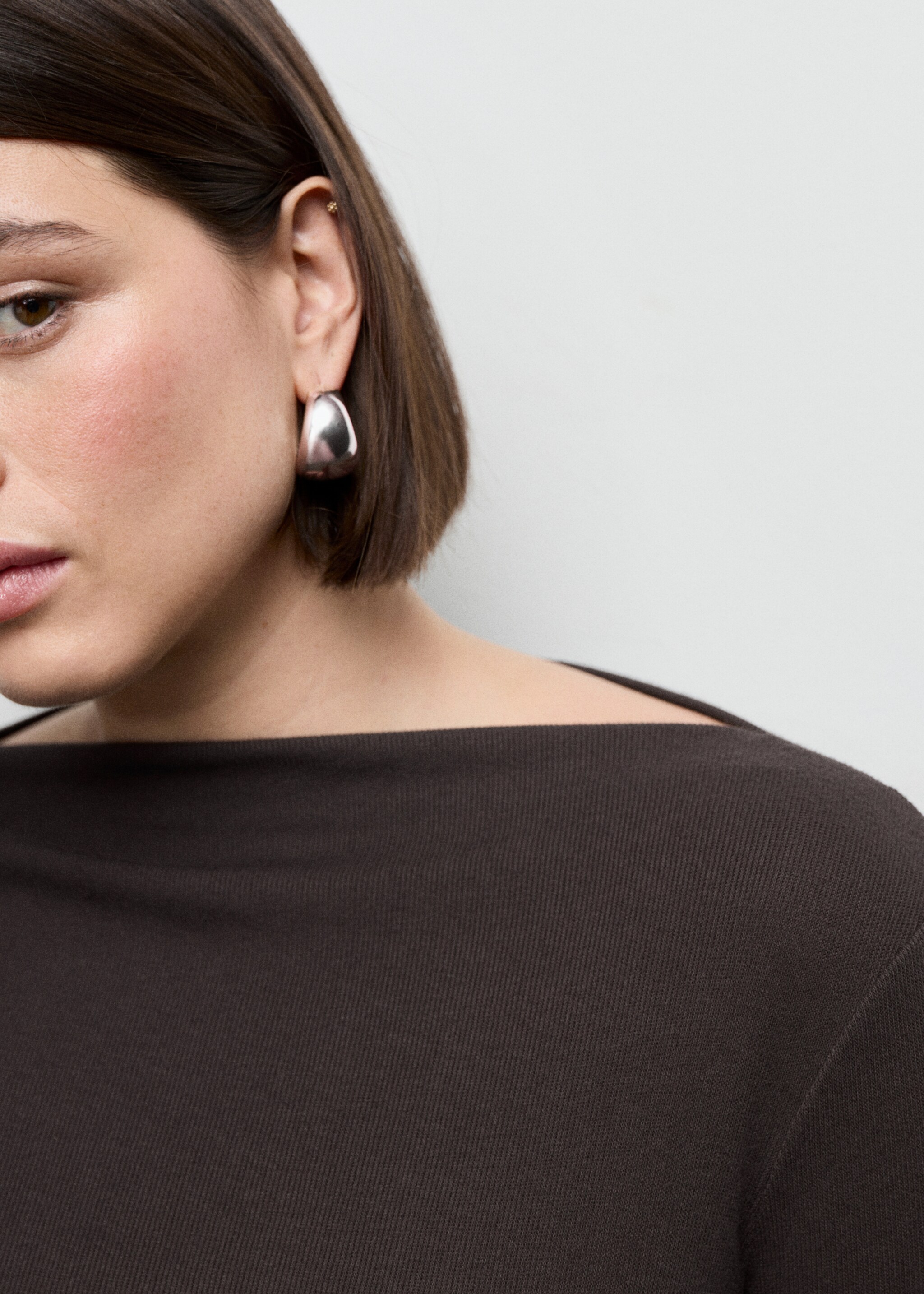 Long-sleeved boat-neck t-shirt - Details of the article 4, Chocolate. Ref: 27001360-00.