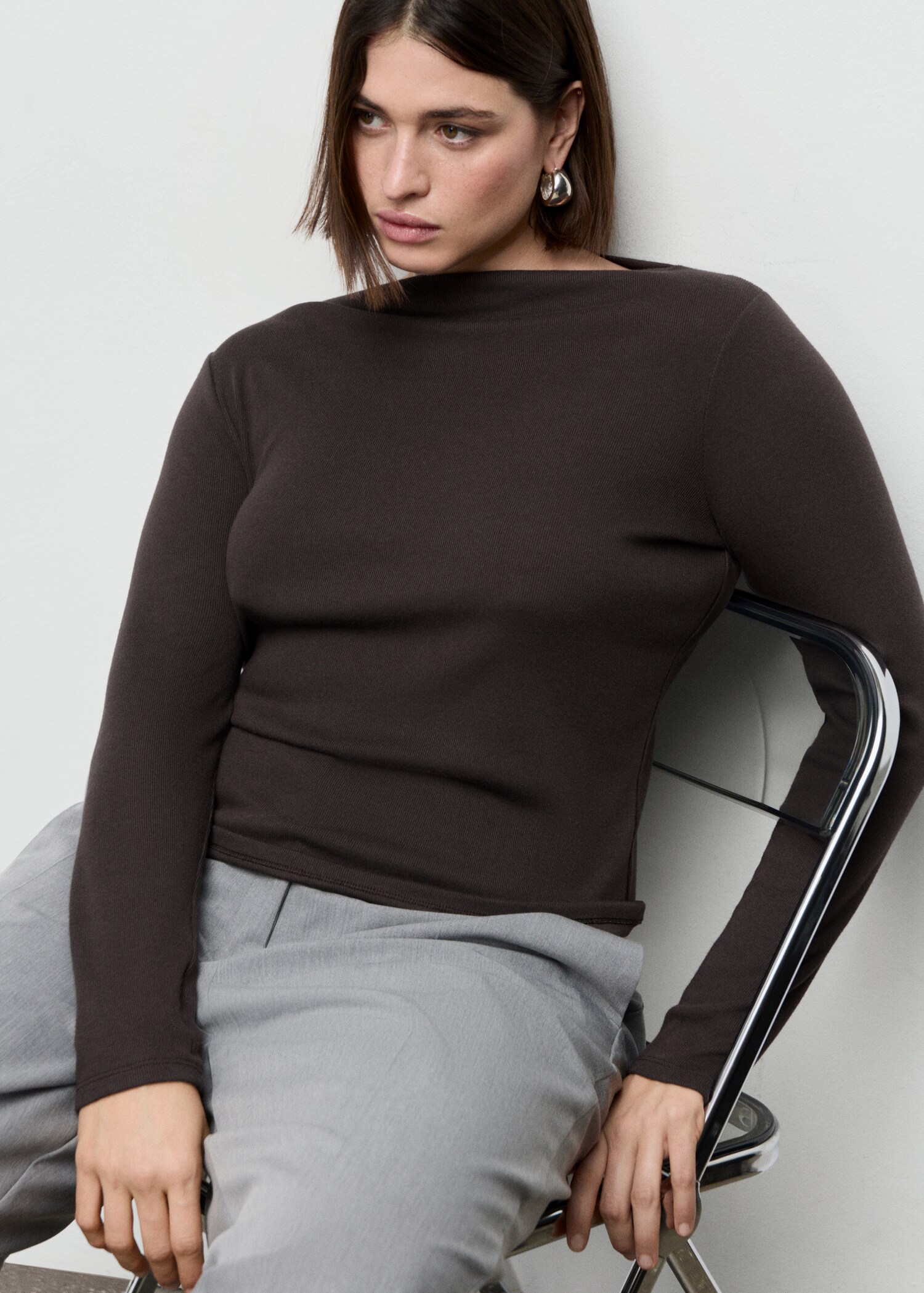 Long-sleeved boat-neck t-shirt - Details of the article 5