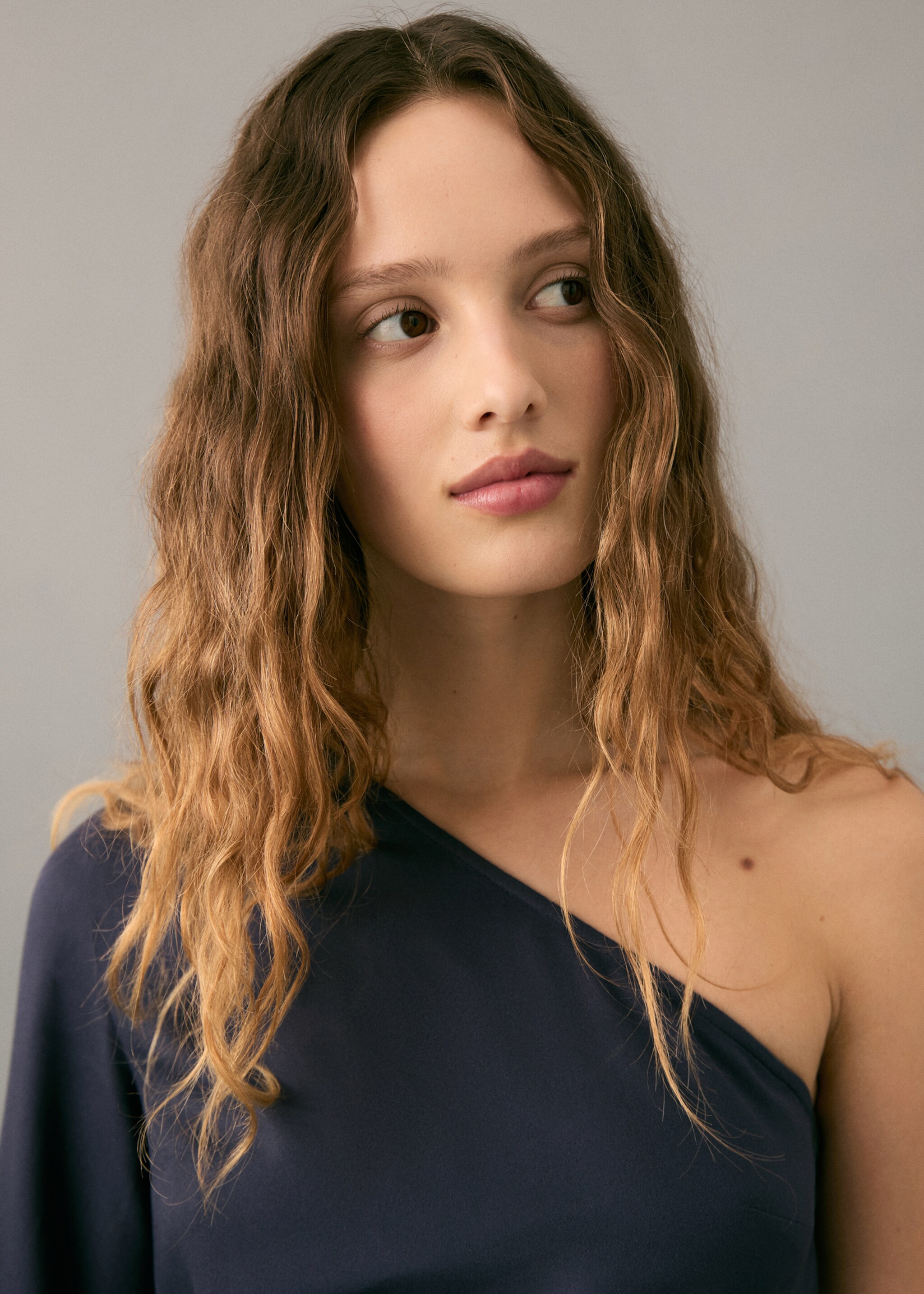 Asymmetrical blouse - Details of the article 1, Navy. Ref: 27001514-00.