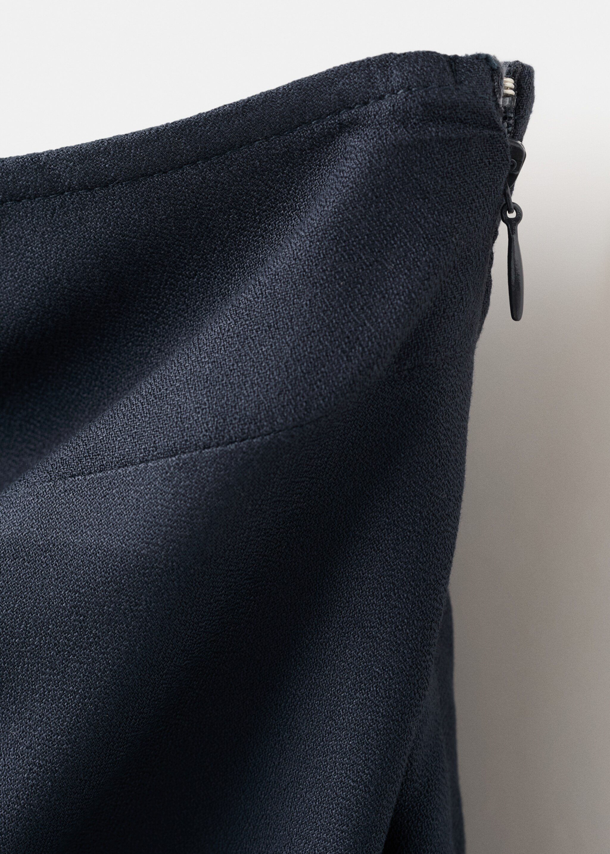 Asymmetrical blouse - Details of the article 8, Navy. Ref: 27001514-00.