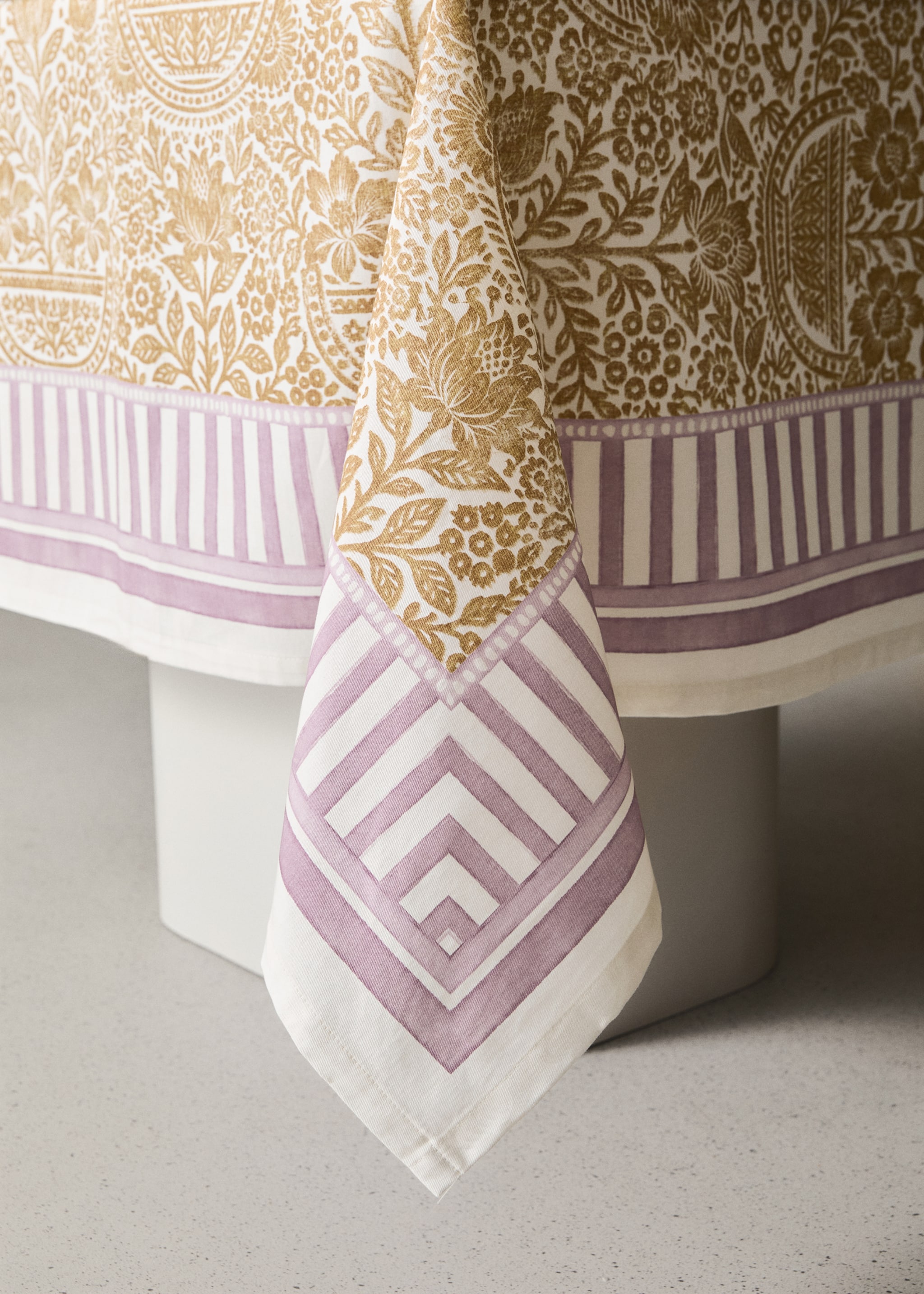Cotton tablecloth with striped floral patterns for 6 to 8 guests - Details of the article 7, Yellow. Ref: 27001520-00.