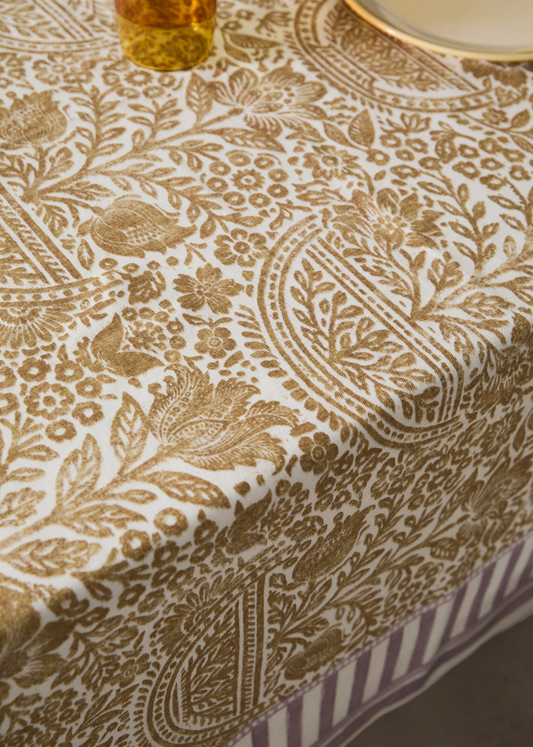 Cotton tablecloth with striped floral patterns for 6 to 8 guests - Details of the article 8, Yellow. Ref: 27001520-00.