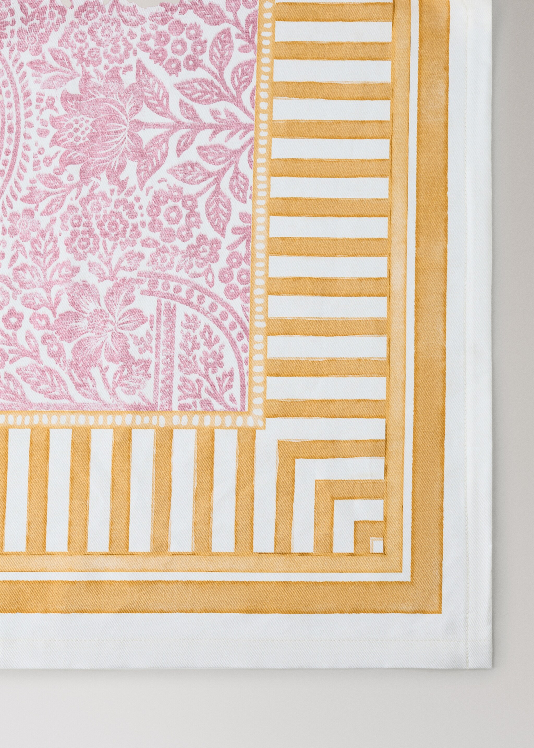 Τραπεζομάντηλο από βαμβάκι με ρίγες και λουλουδάτα μοτίβα για 6 έως 8 άτομα - Λεπτομέρεια του προϊόντος 2, Ροζ. Ref: 27001520-00.