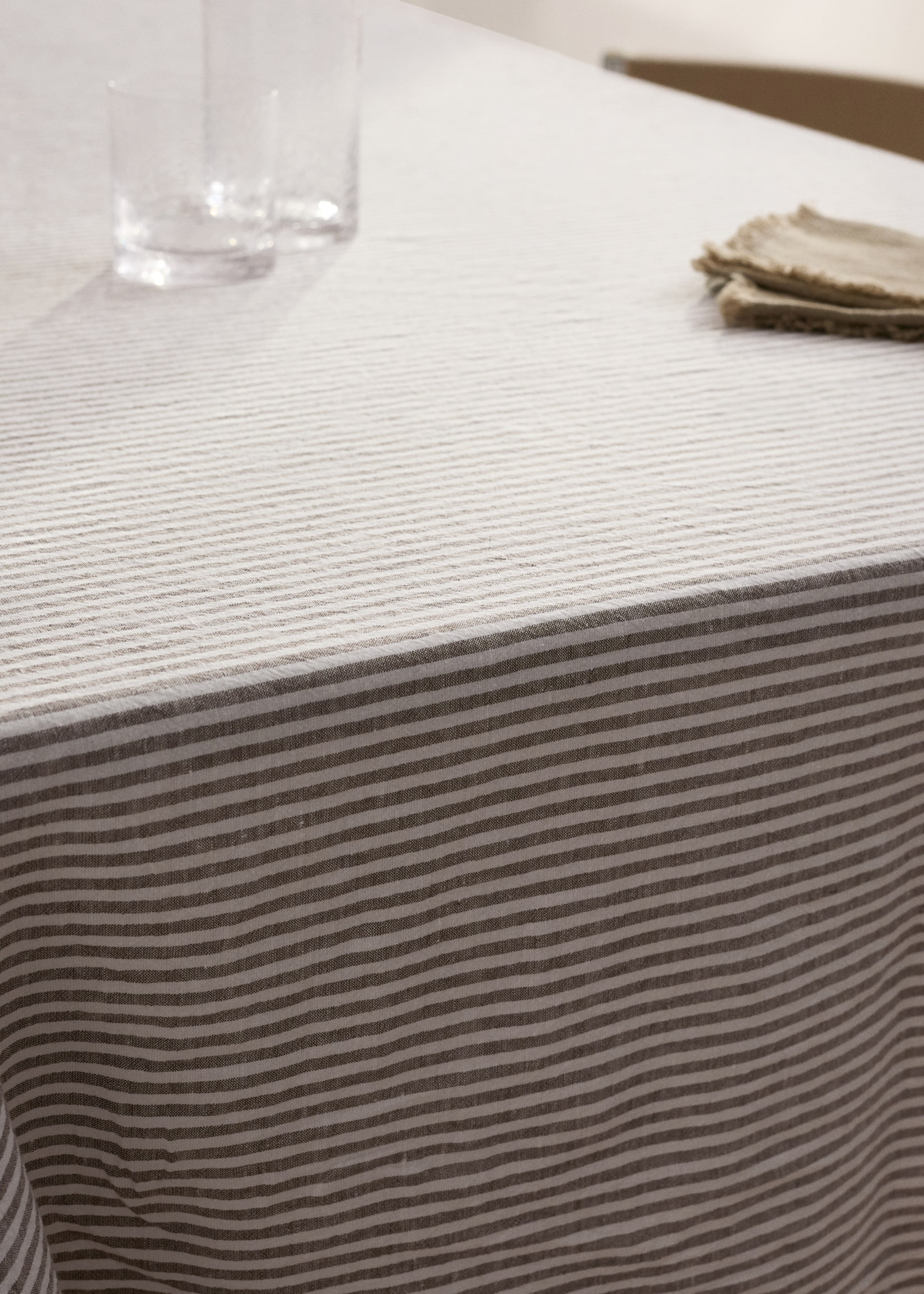 Estovalles lli cotó disseny ratlles 2 a 4 comensals - Detall de l'article 7, Marró clar/pastel. Ref: 27001545-00.