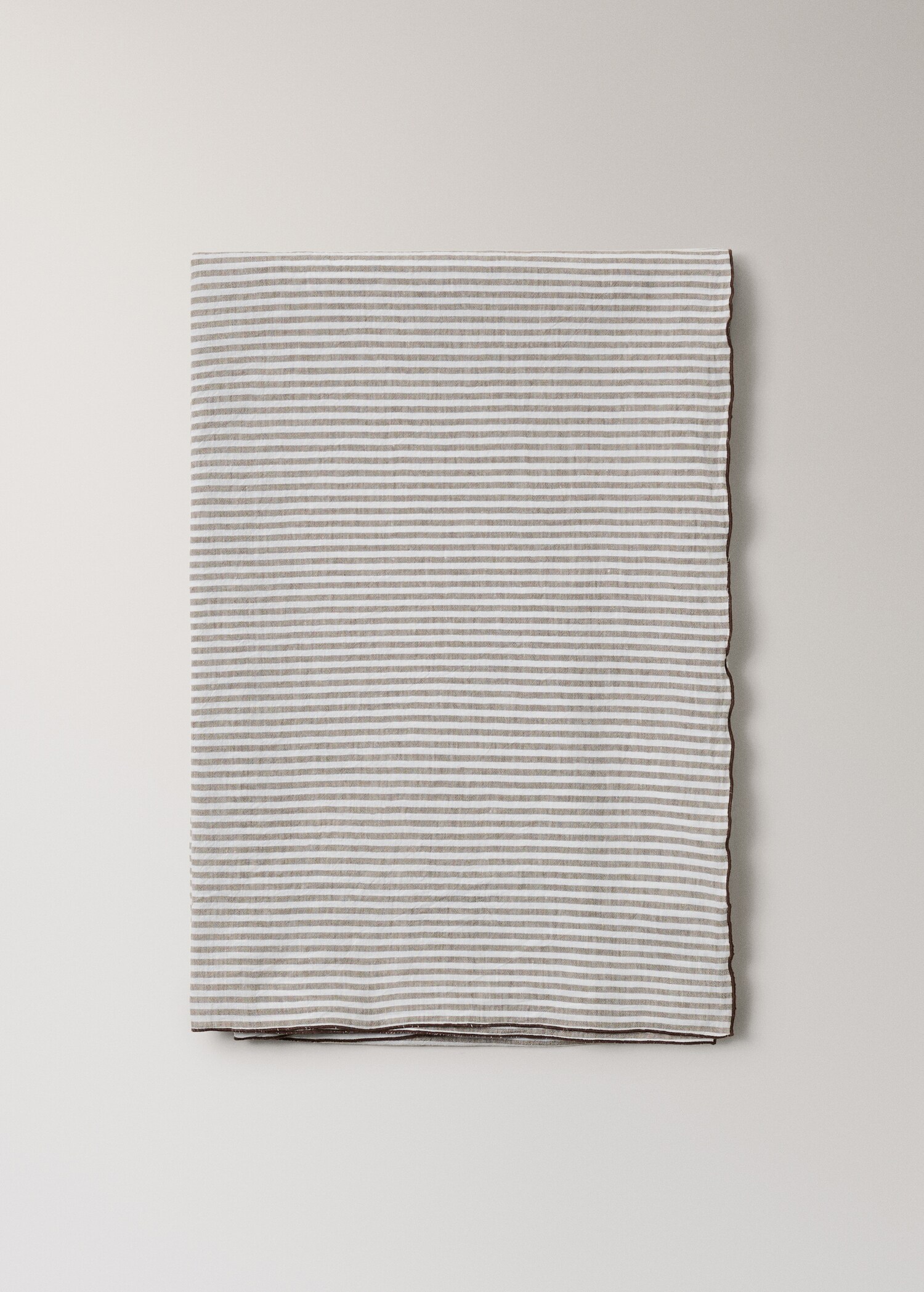 Linen cotton tablecloth with striped design for 6 to 8 diners - Article without model
