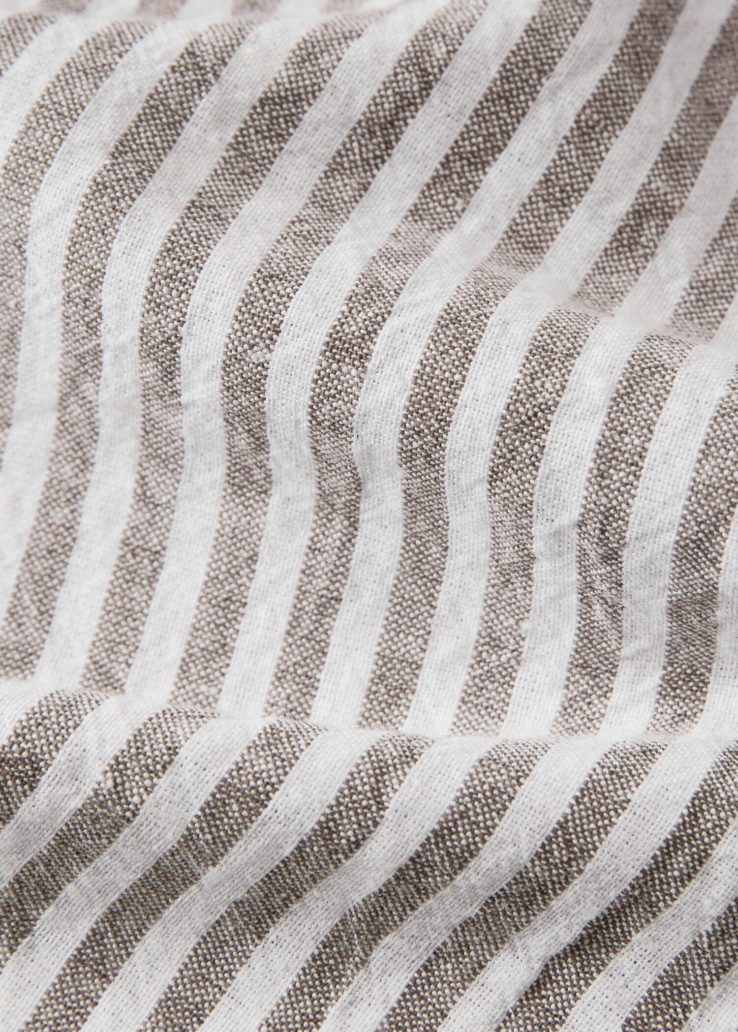 Linen cotton tablecloth with striped design for 6 to 8 diners - Details of the article 2