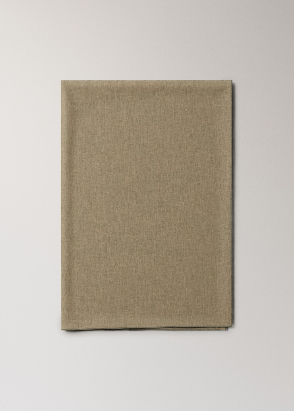 100% resin-coated linen tablecloth with contrasting overlock for 6 to 8 diners