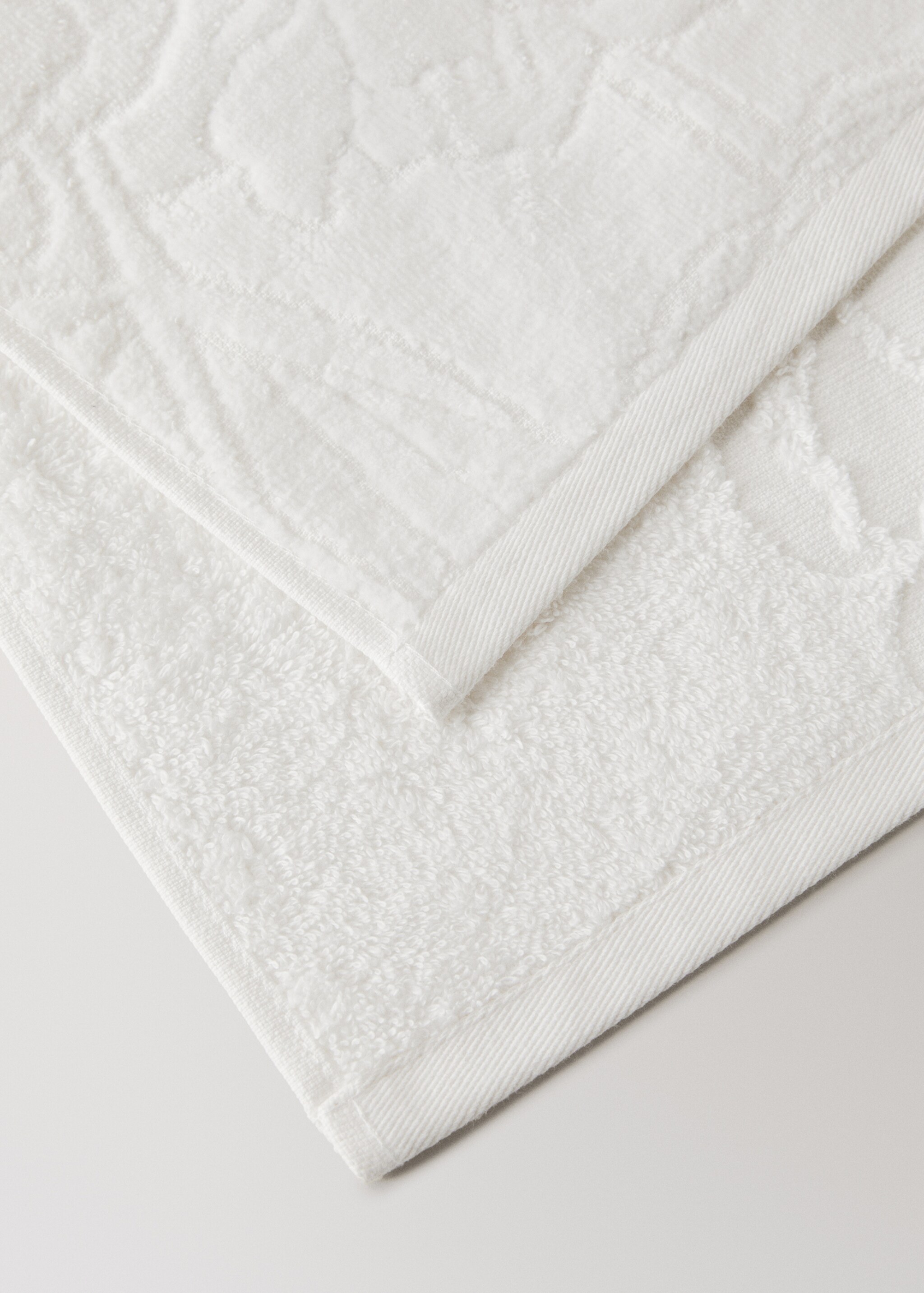 Cotton jacquard guest towel with lace trim - Details of the article 2, Off White. Ref: 27001558-00.
