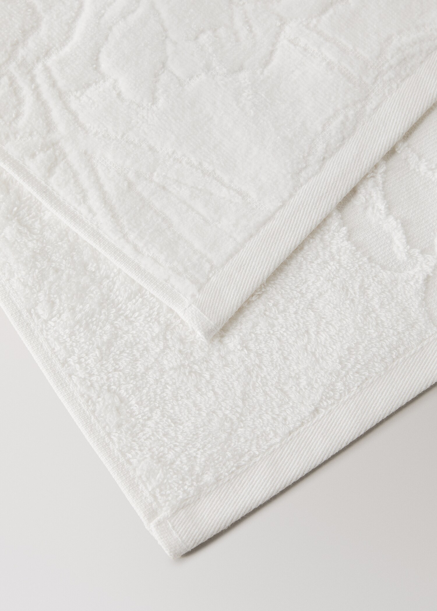 Cotton jacquard guest towel with lace trim - Details of the article 2