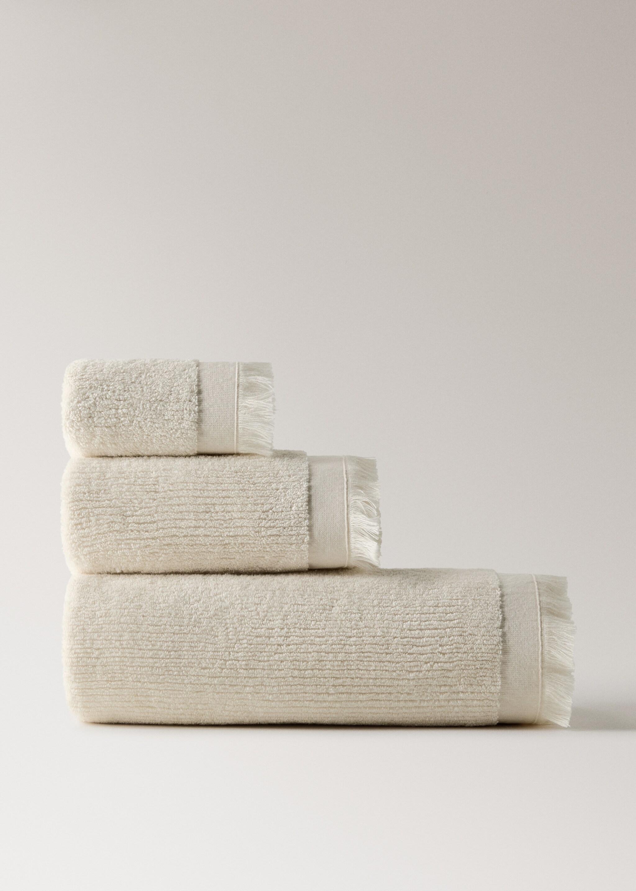 Textured bath towel with fringes - Article without model, Ecru. Ref: 27001561-00.