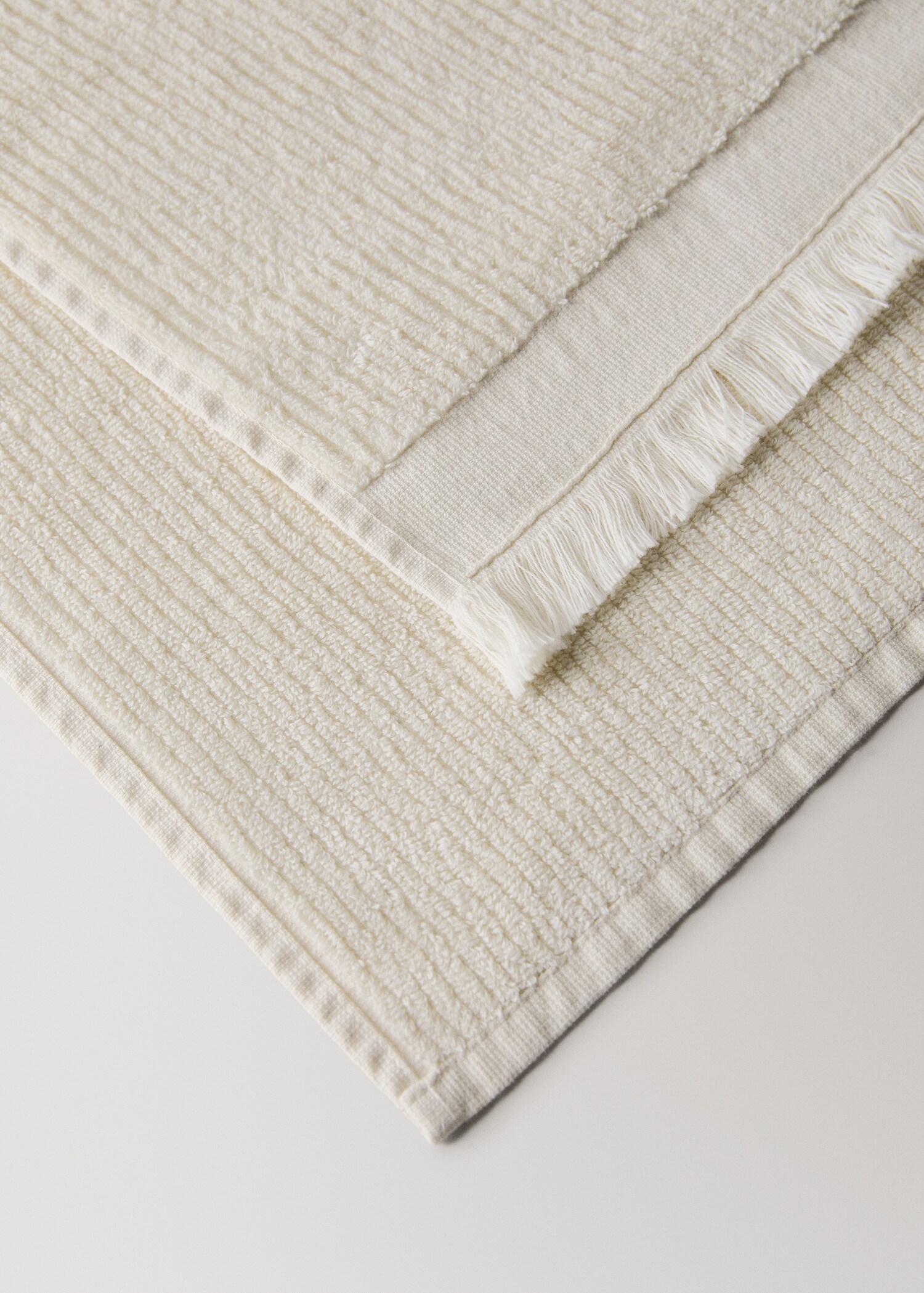 Textured bath towel with fringes - Details of the article 1