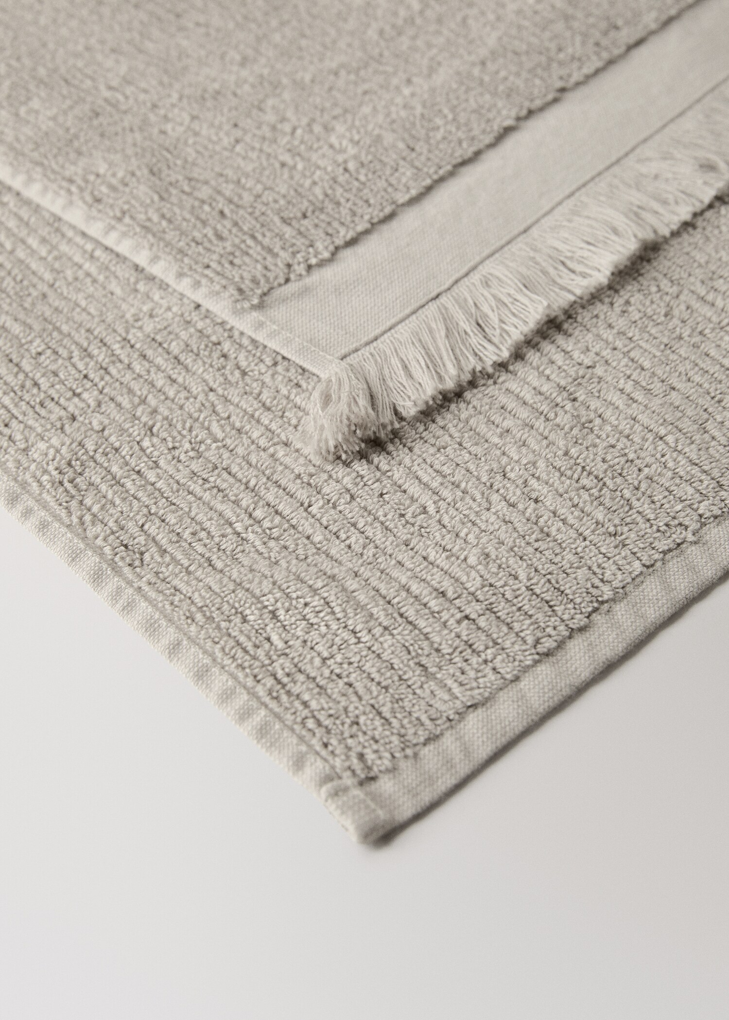 Textured bath towel with fringes - Details of the article 2