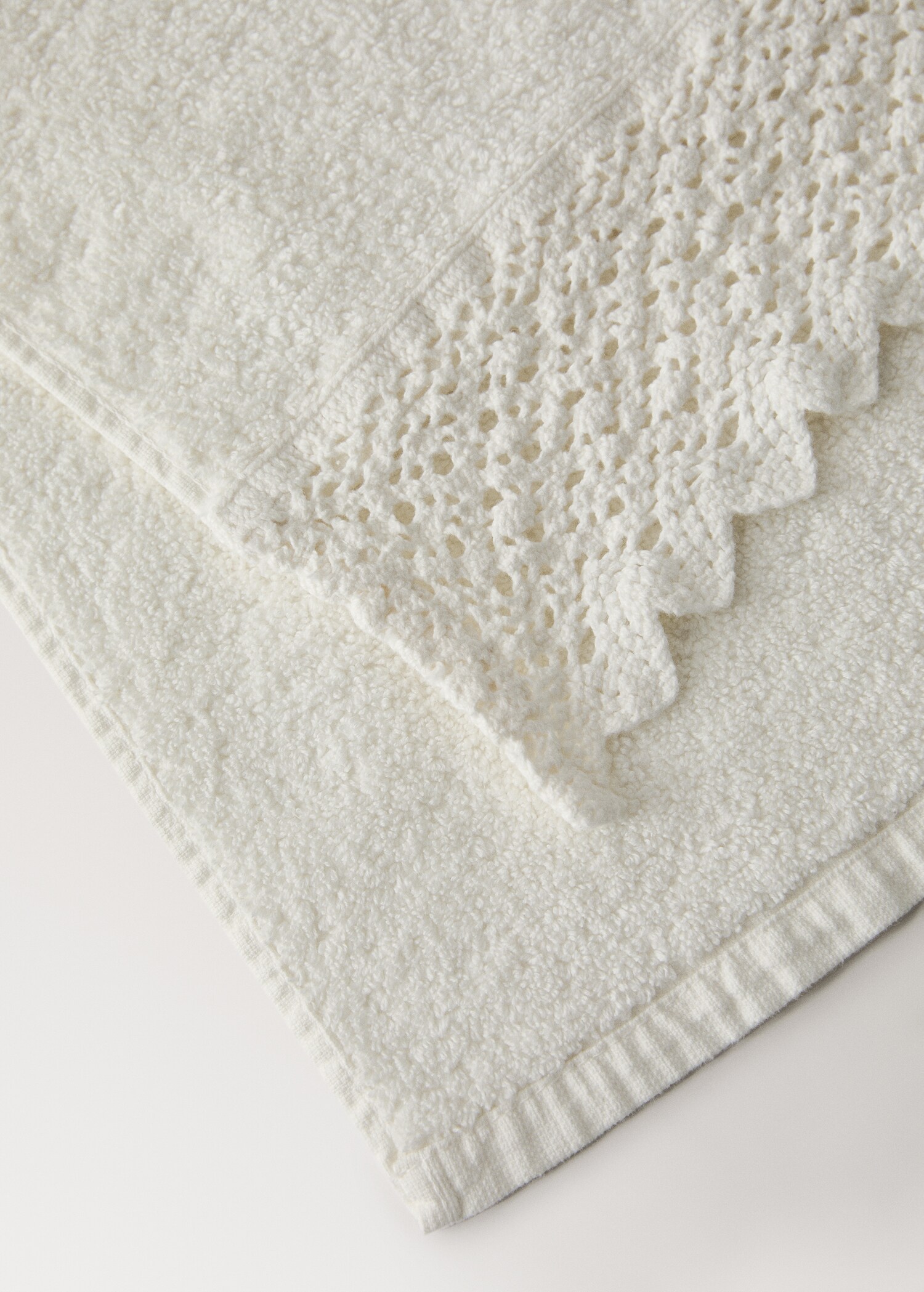 Gästehandtuch aus 100 % Baumwolle mit Spitzenborte - Detail des Artikels 2