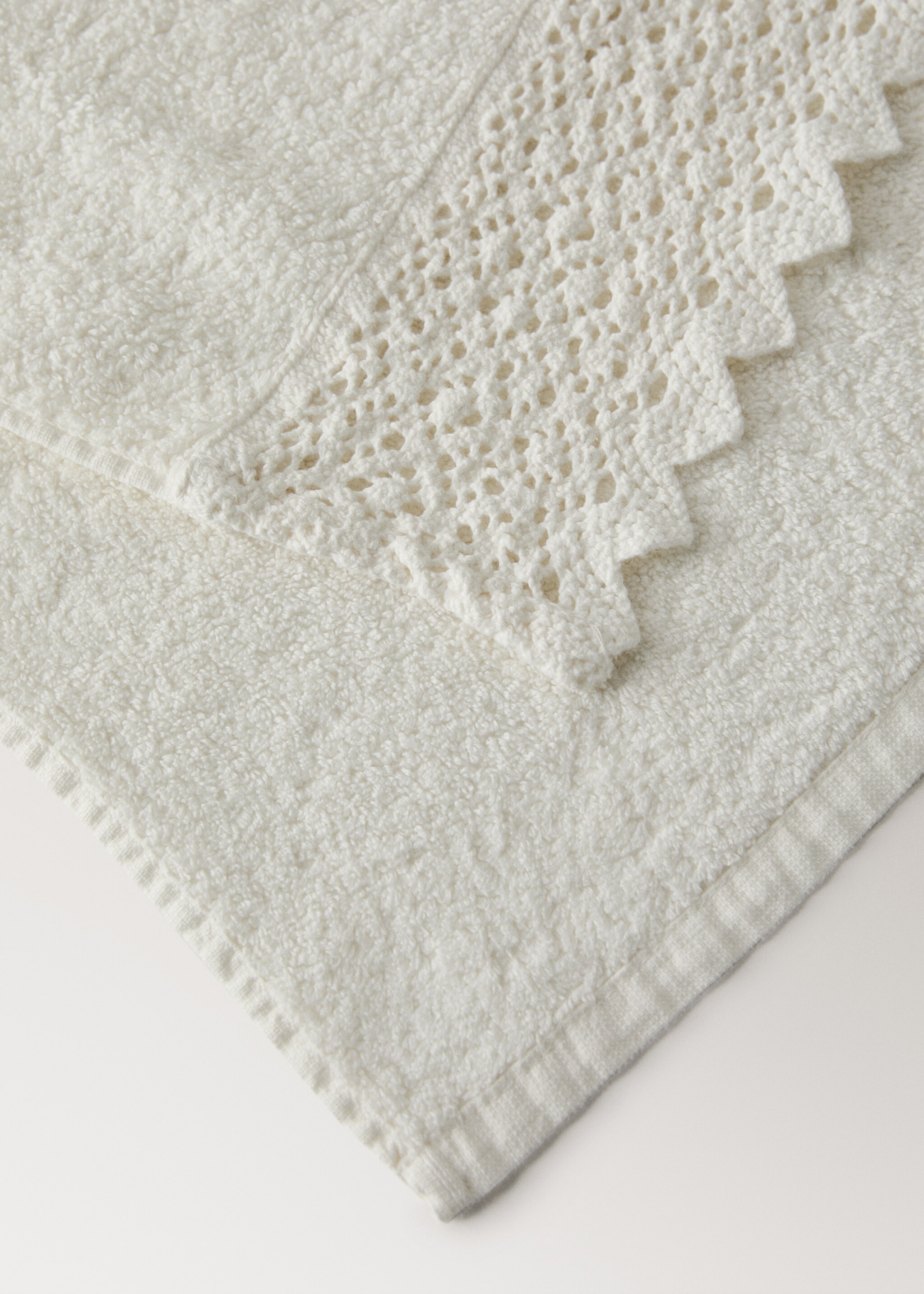 100% cotton lace washbasin towel - Details of the article 2, Ecru. Ref: 27001565-00.