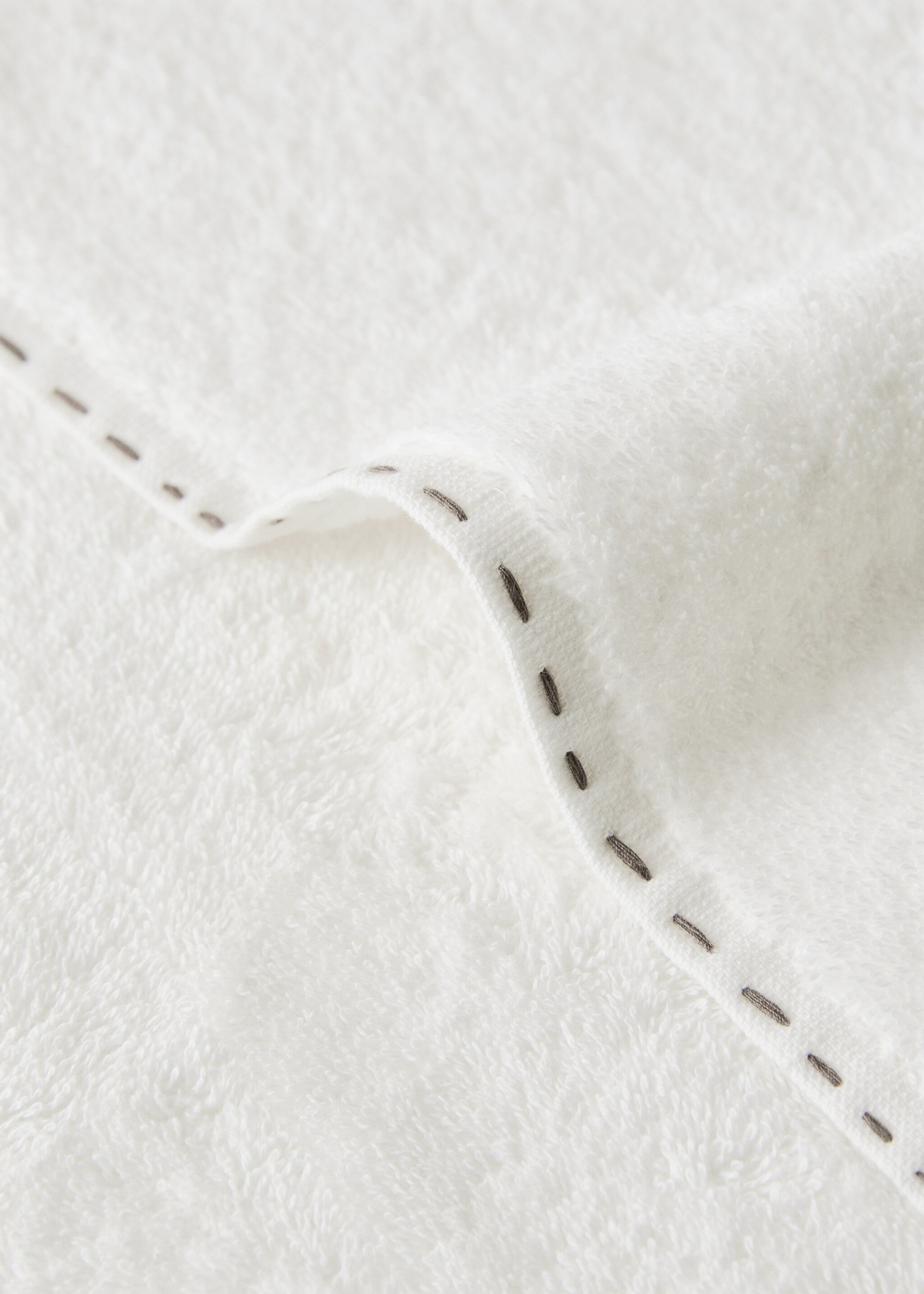 Hand towel with topstitch finish and pompom detail - Details of the article 1, Off White. Ref: 27001568-00.