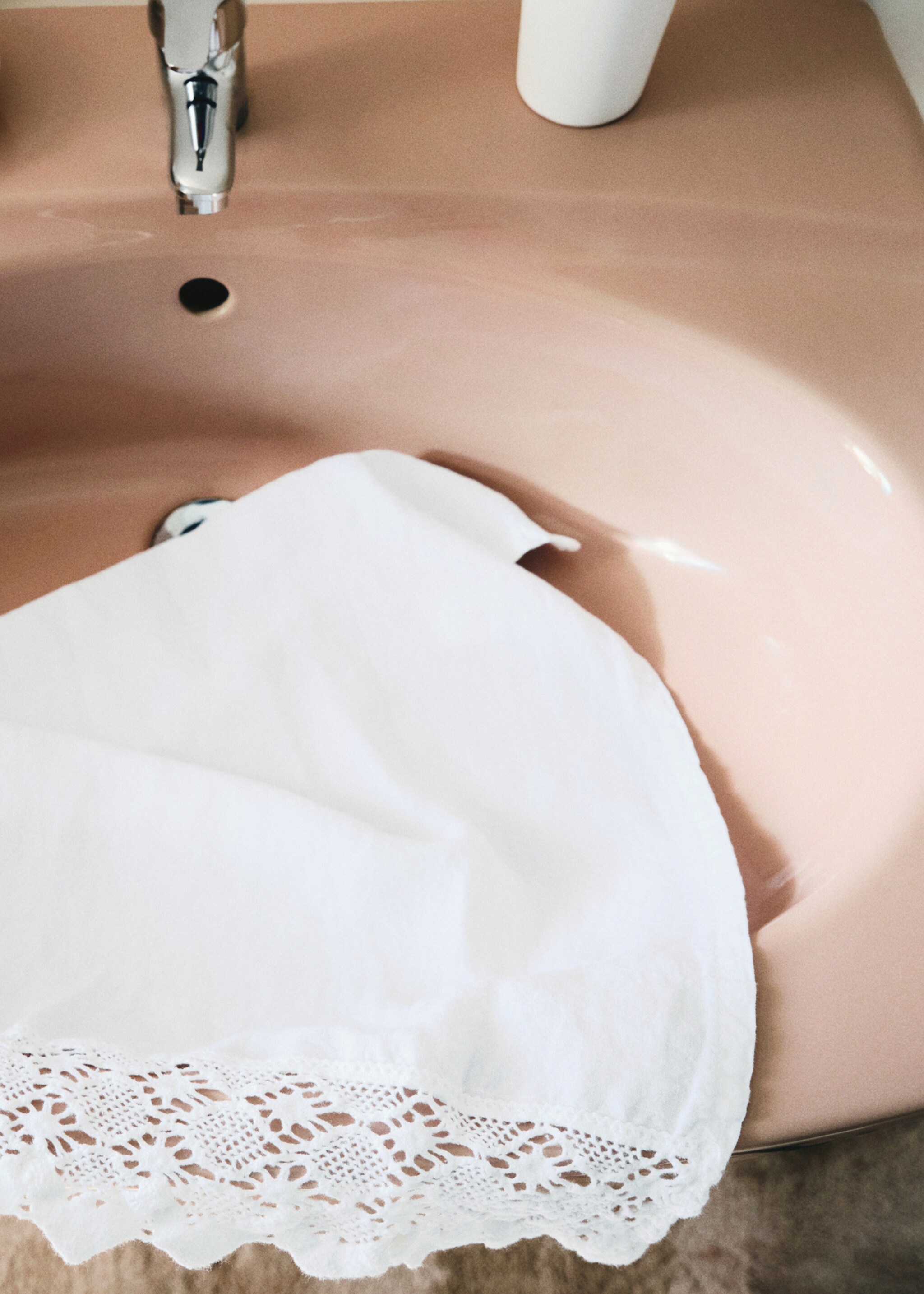 Leinenhandtuch mit Spitzenkante - Detail des Artikels 6, Weiß. Ref: 27001570-00.