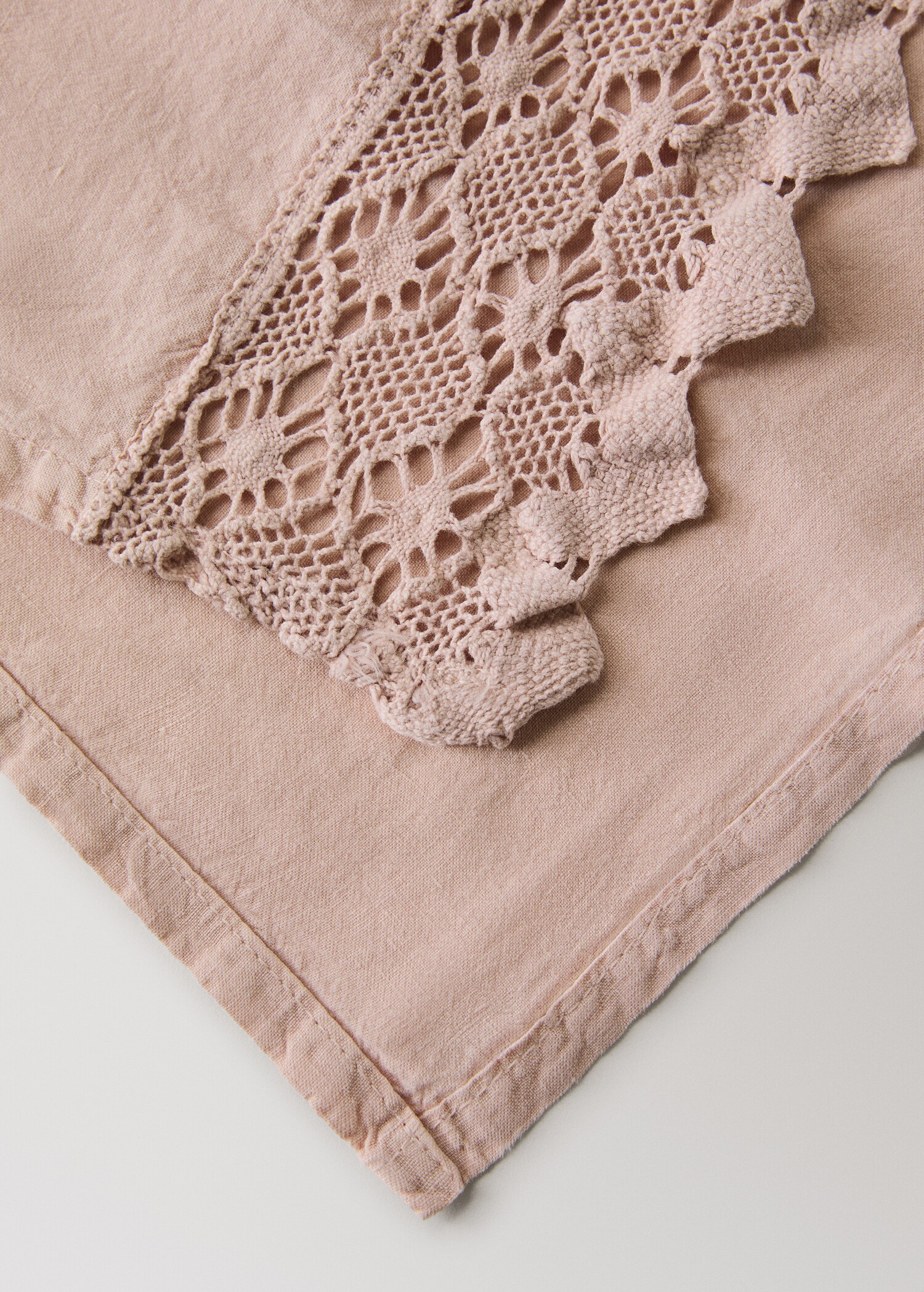 Linen towel with lace edging - Details of the article 1