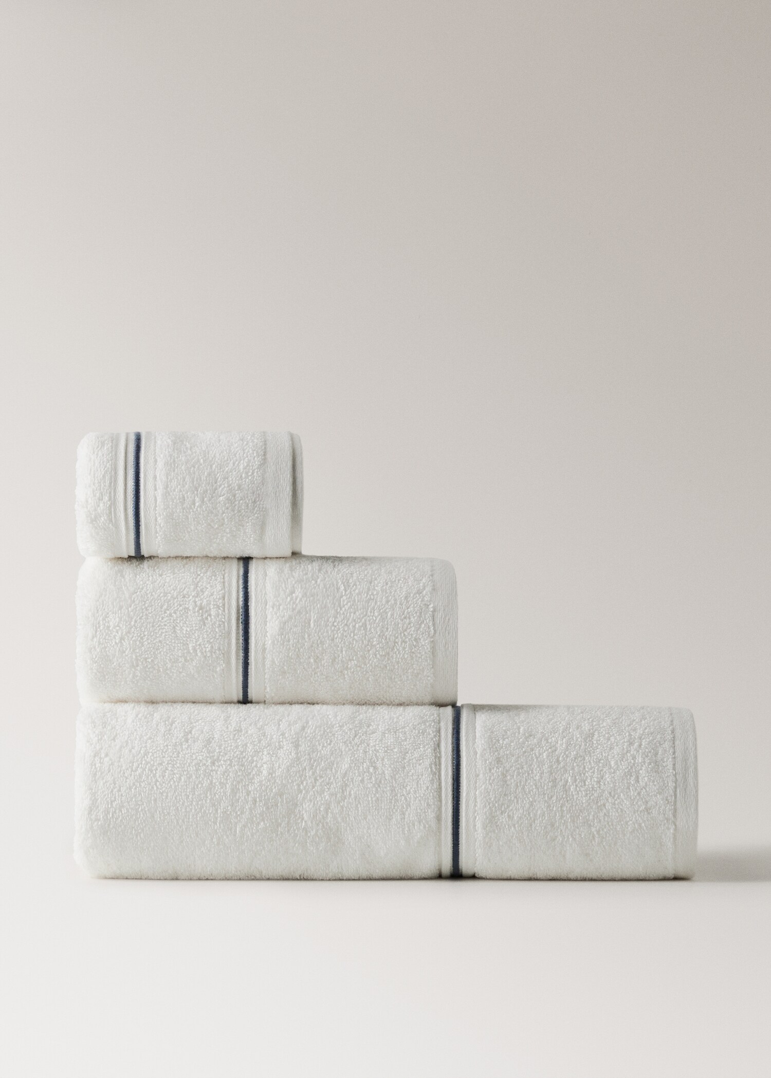 Katoenen gastendoekje met geborduurde festonrand - Artikel zonder model