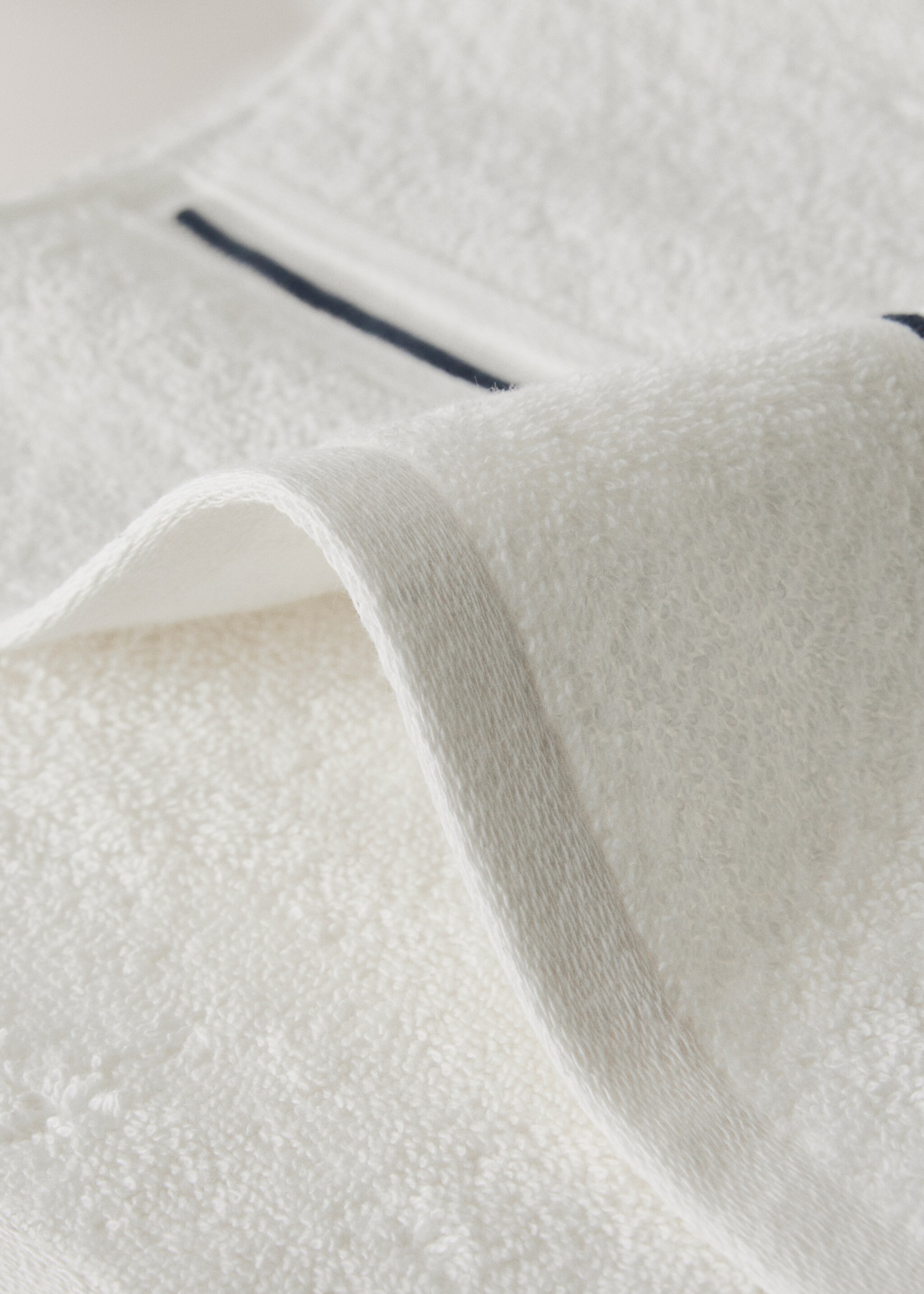 Katoenen gastendoekje met geborduurde festonrand - Detail van het artikel 1, Wit. Ref: 27001571-00.