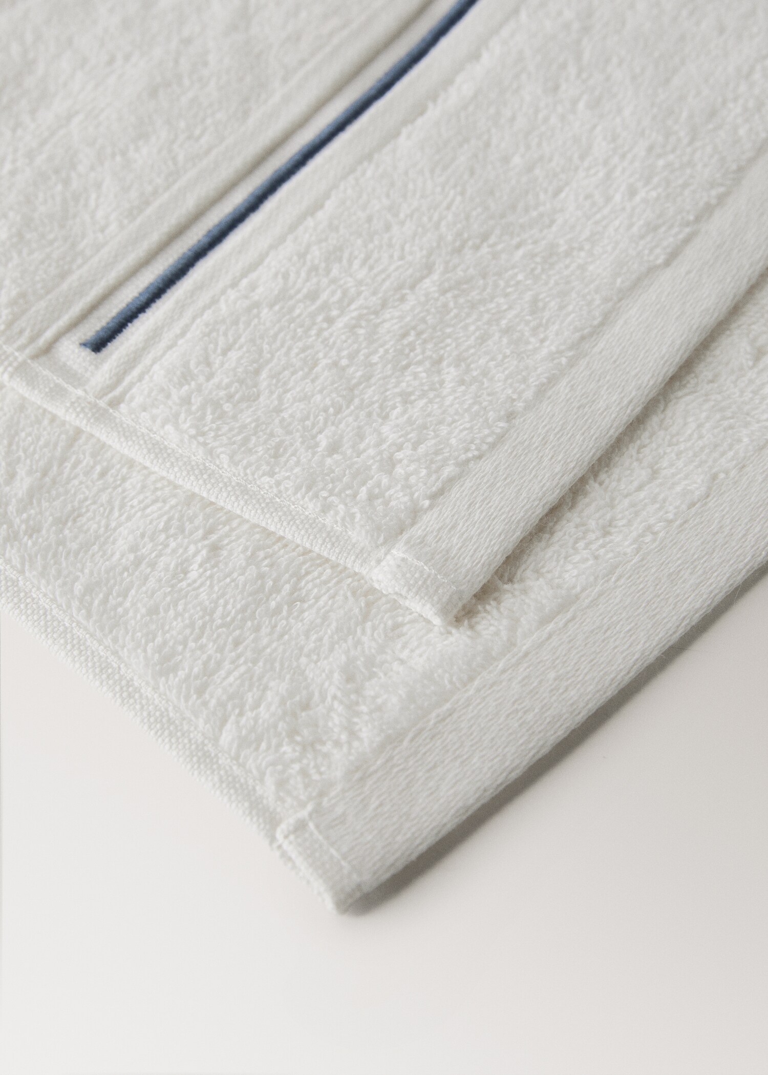 Katoenen gastendoekje met geborduurde festonrand - Detail van het artikel 2