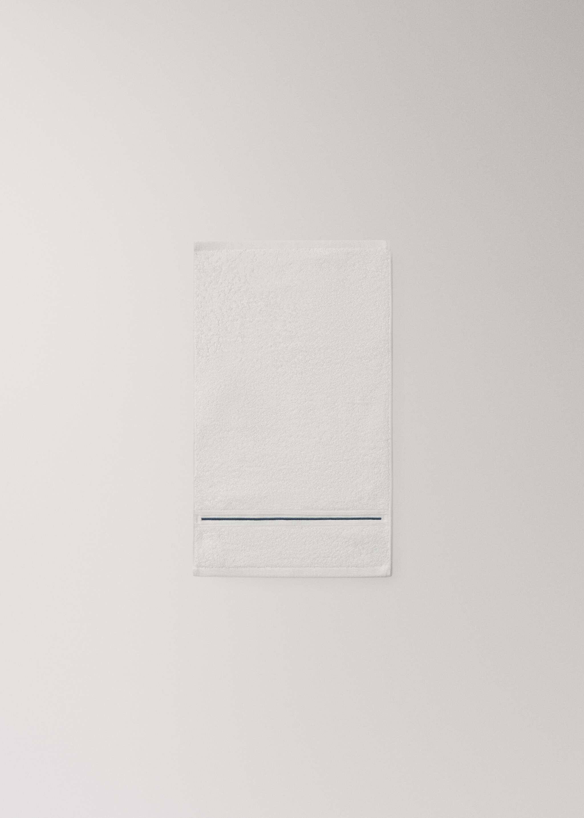 Katoenen gastendoekje met geborduurde festonrand - Detail van het artikel 3, Wit. Ref: 27001571-00.