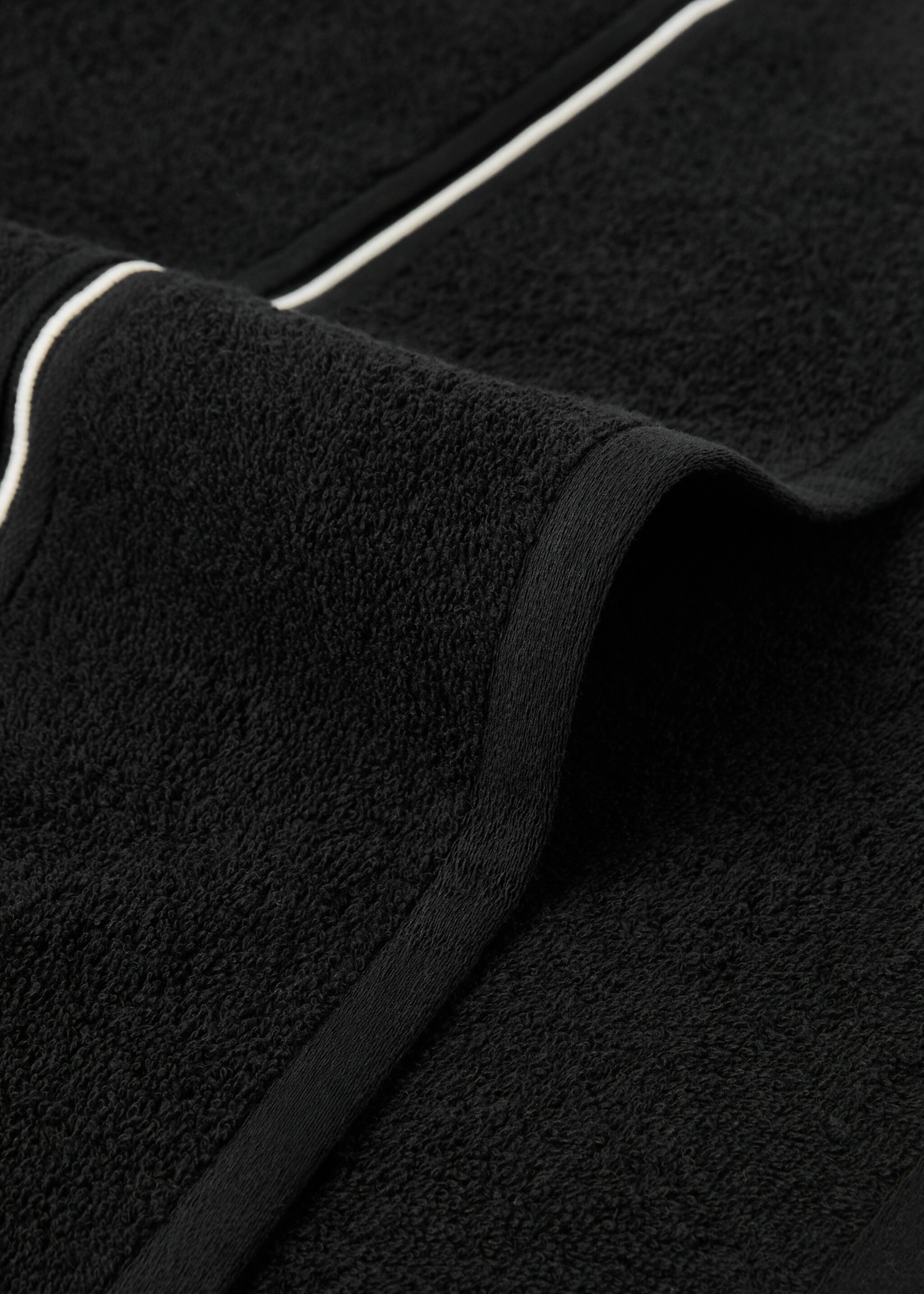 Baumwollwaschtuch mit gesticktem Saum - Detail des Artikels 1, Schwarz. Ref: 27001572-00.