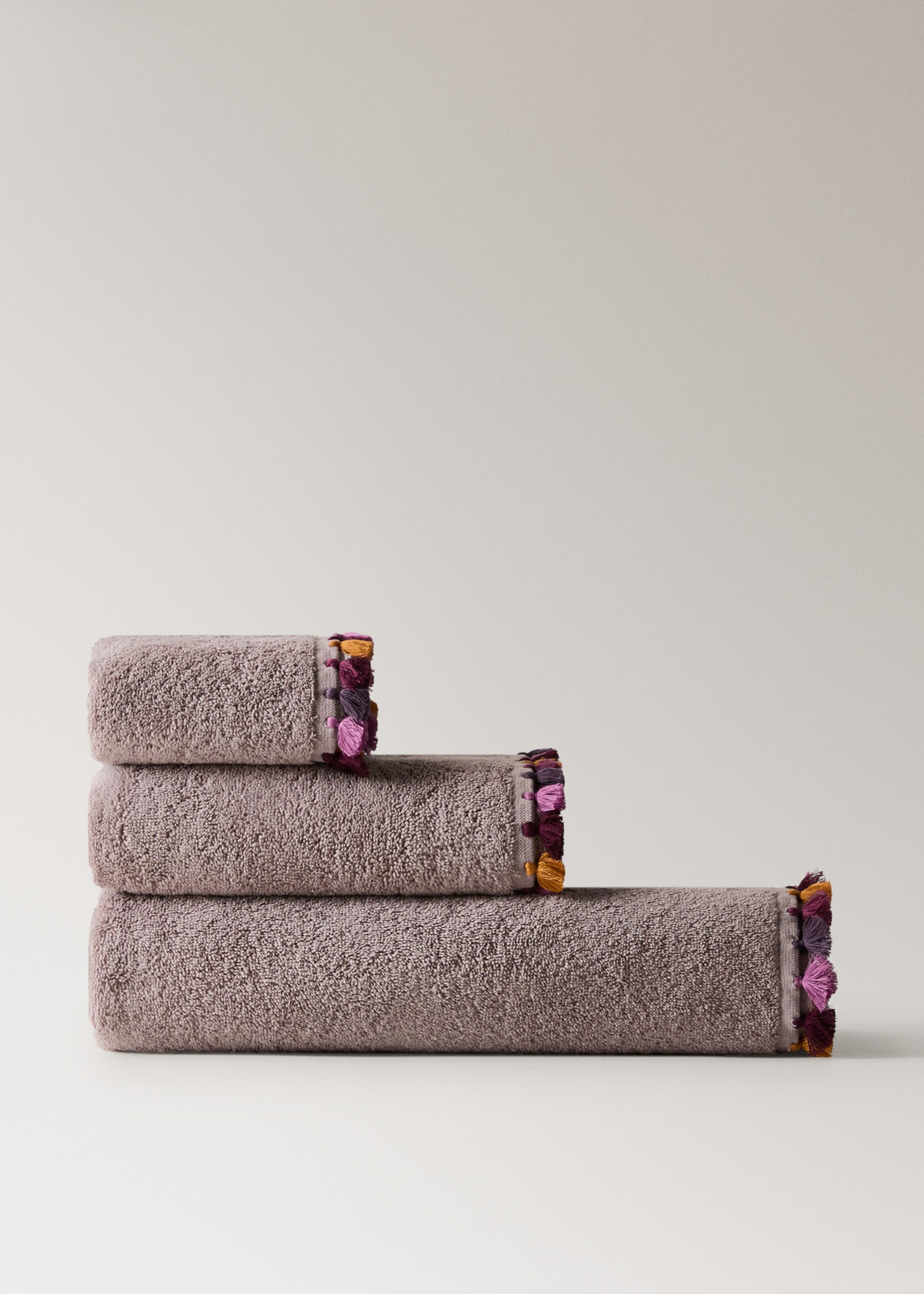 Cotton terry guest towel with pompom detail - Article without model, Lavender. Ref: 27001574-00.