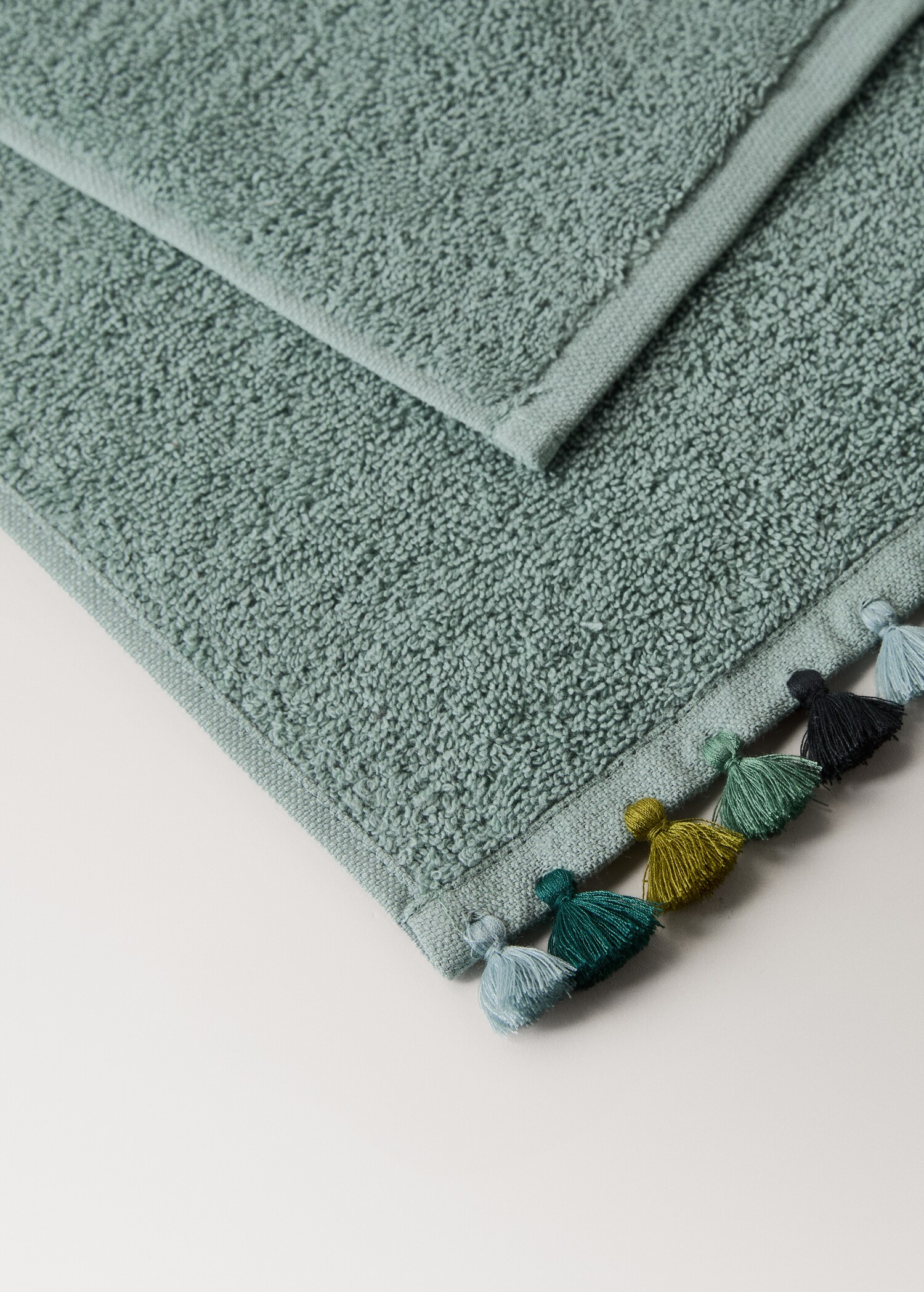 Cotton terry hand towel with pom-pom detail - Details of the article 2