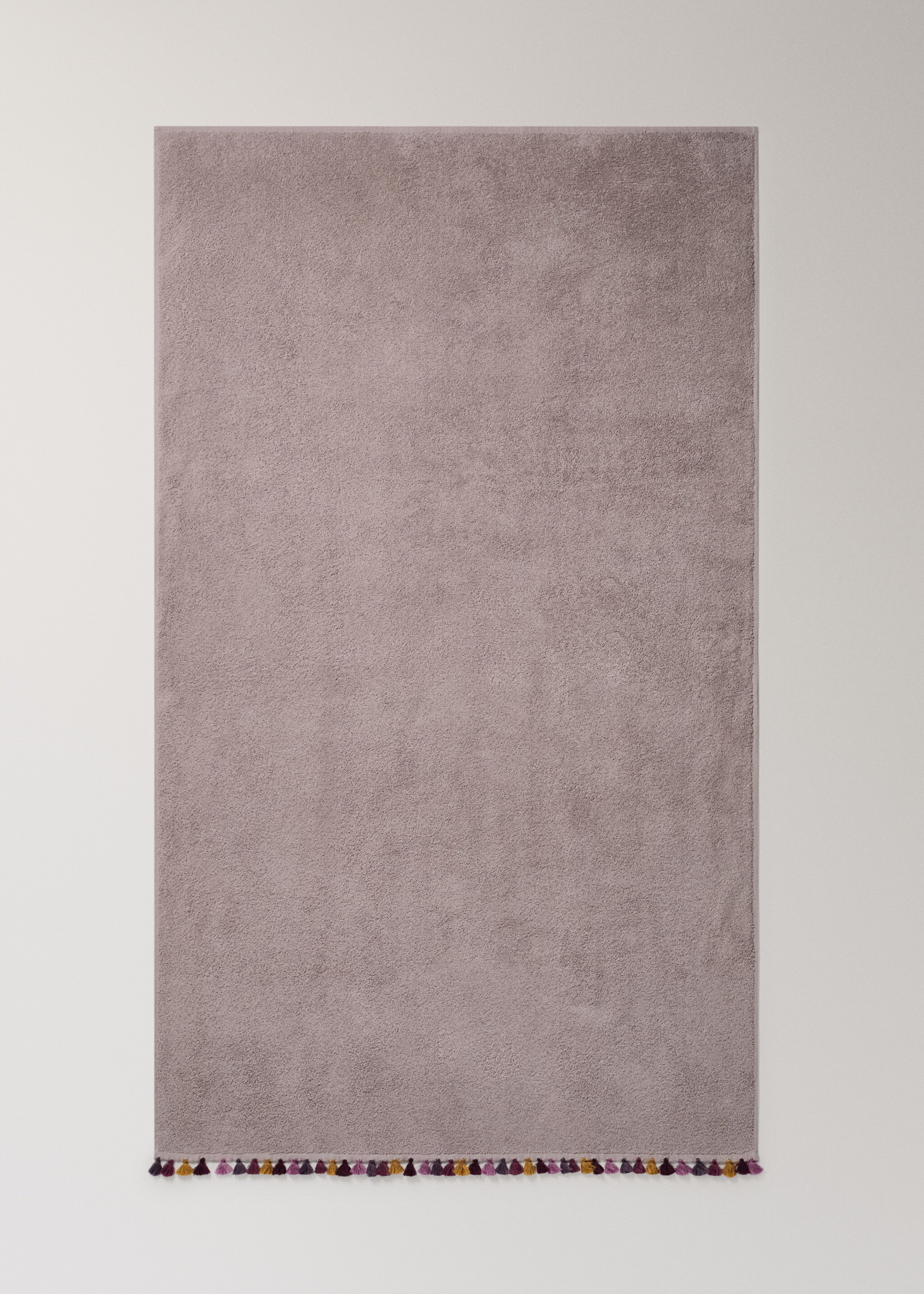 Cotton terry bath towel with pom-pom detail - Details of the article 3, Lavender. Ref: 27001576-00.