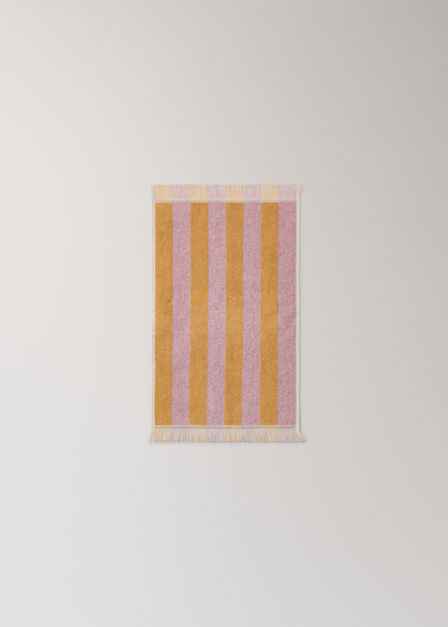 Cotton hand towel with striped pattern and fringes - Details of the article 3