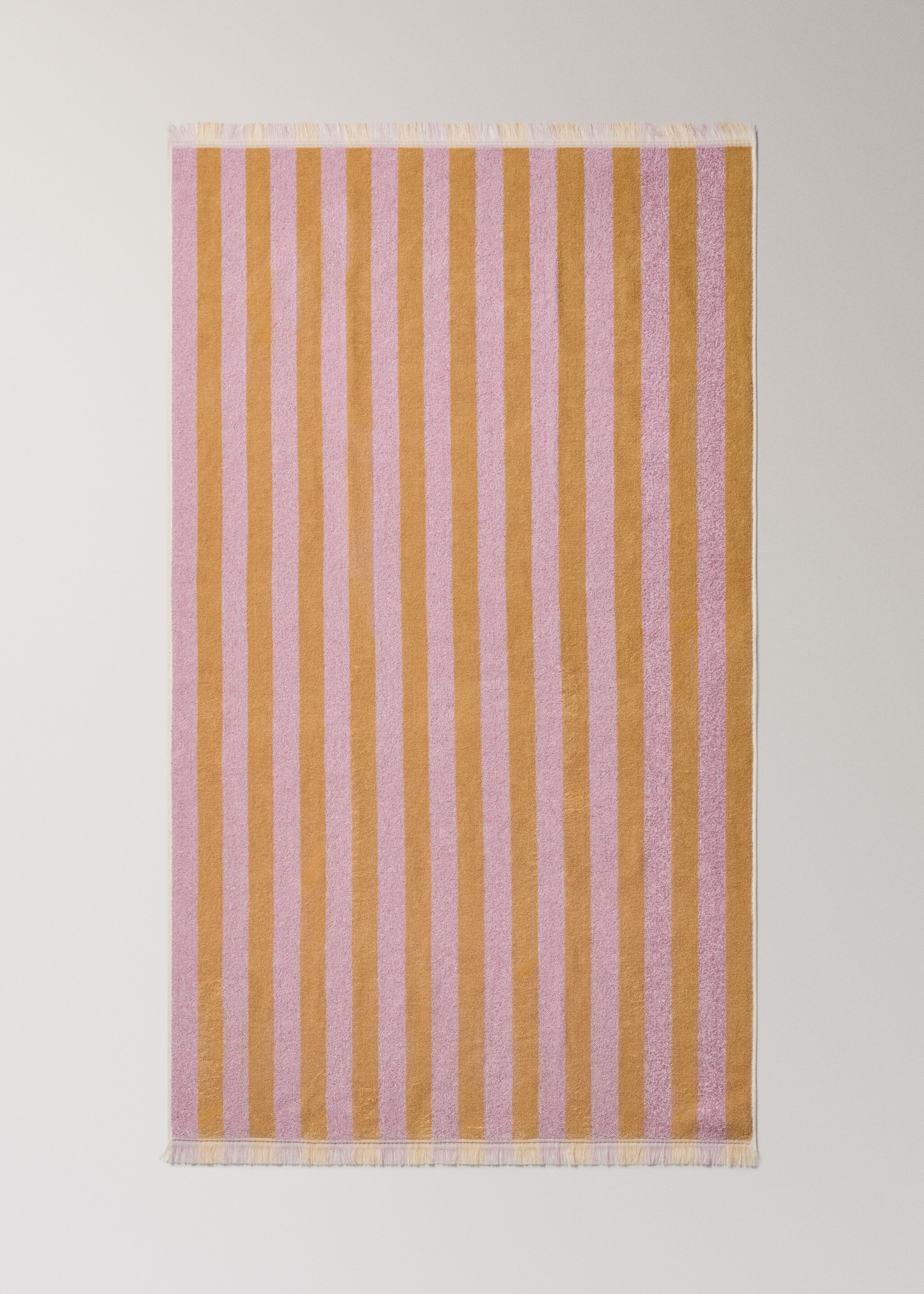 Cotton bath towel with striped pattern and coloured fringes - Details of the article 3, Pale Pink. Ref: 27001579-00.