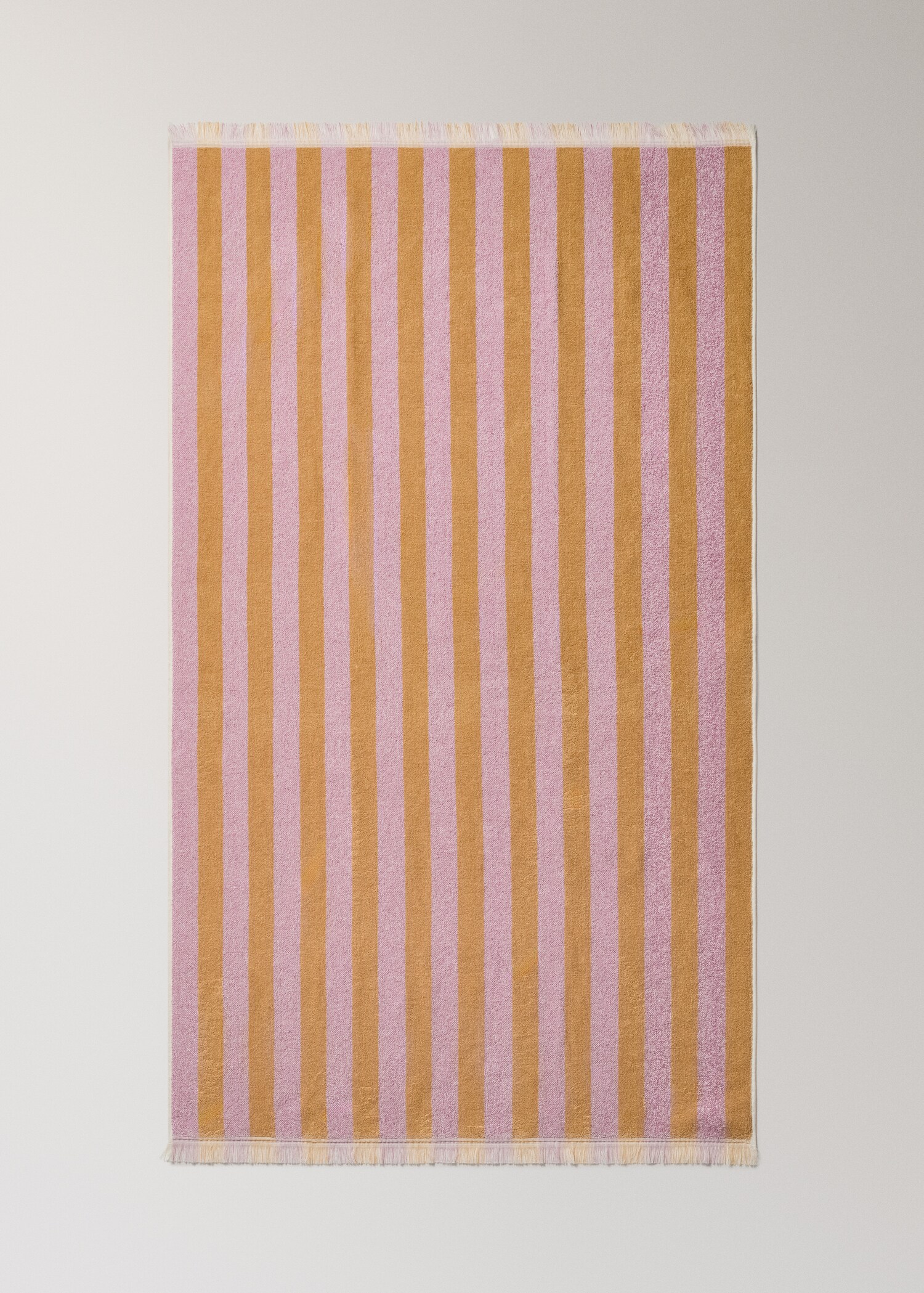 Cotton bath towel with striped pattern and coloured fringes - Details of the article 3