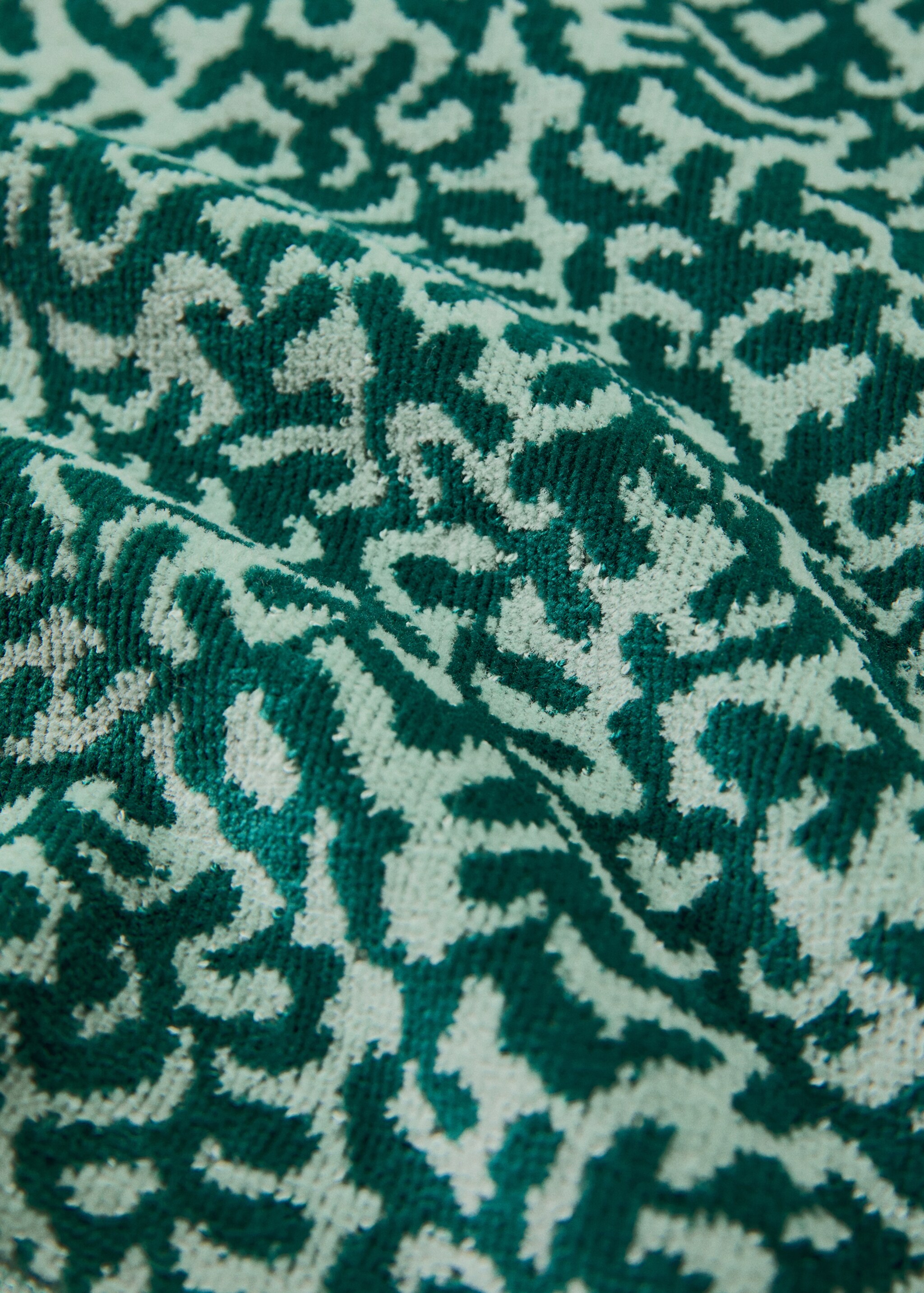 Jacquard cotton terry animal pattern hand towel - Details of the article 1, Aqua Green. Ref: 27001580-00.