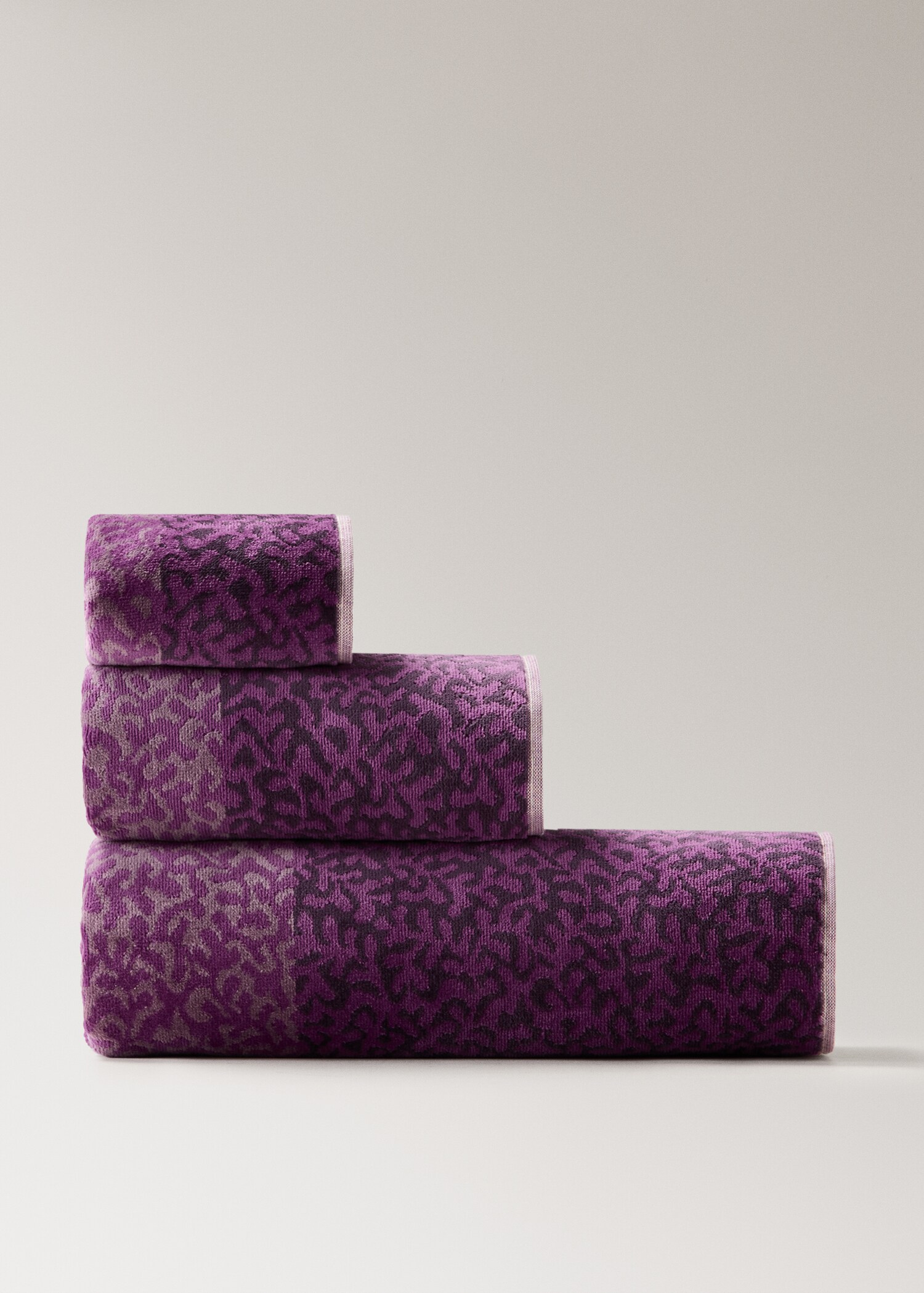 Jacquard cotton terry animal pattern hand towel - Article without model