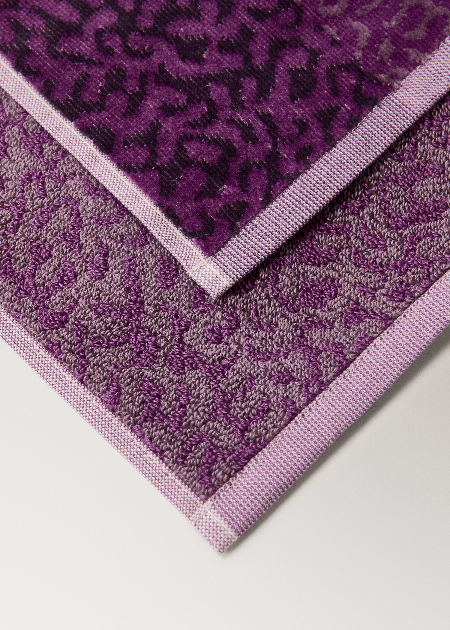 Jacquard cotton terry animal pattern hand towel - Details of the article 2