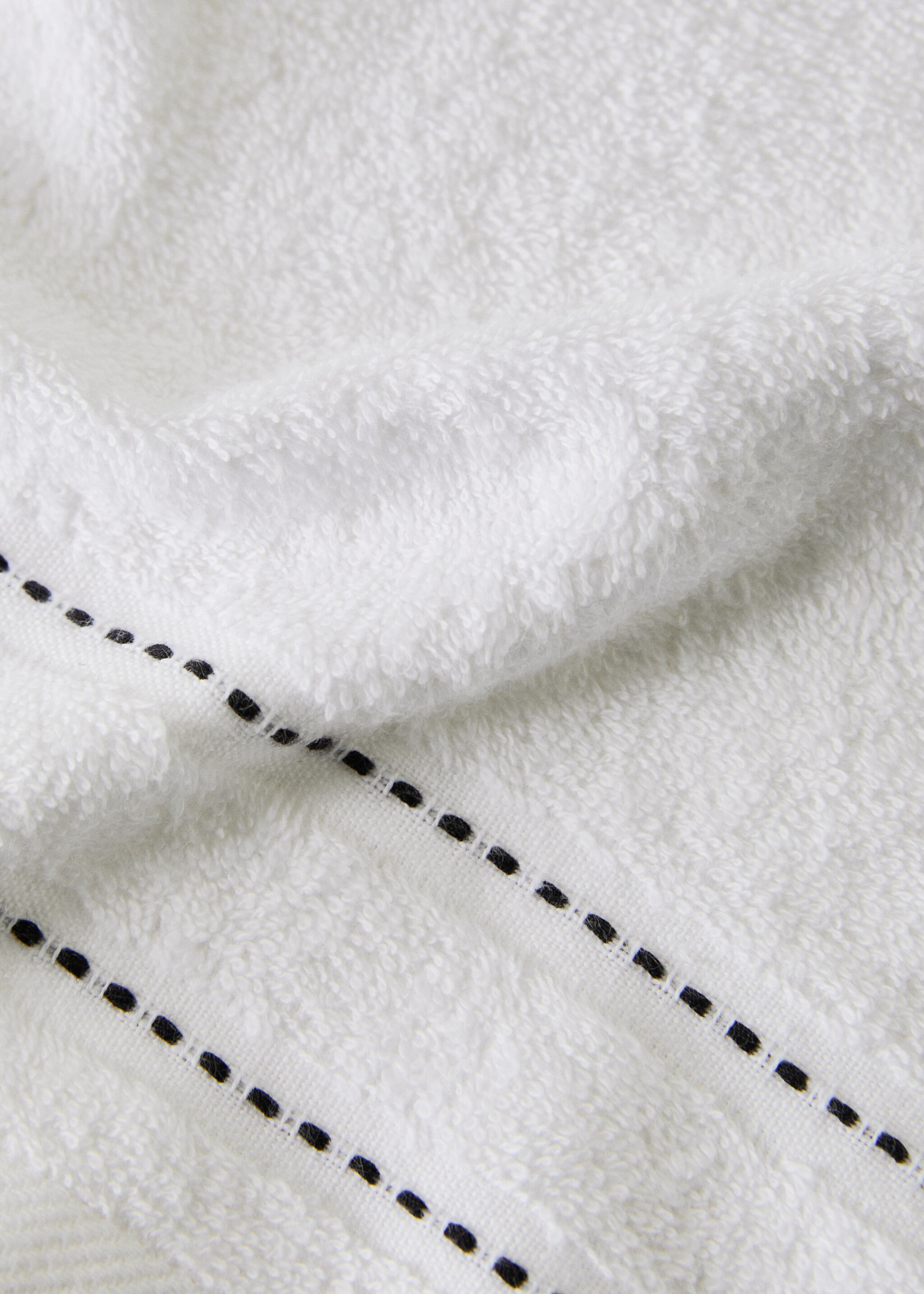 Cotton guest towel with embroidered dots - Details of the article 1, White. Ref: 27001581-00.