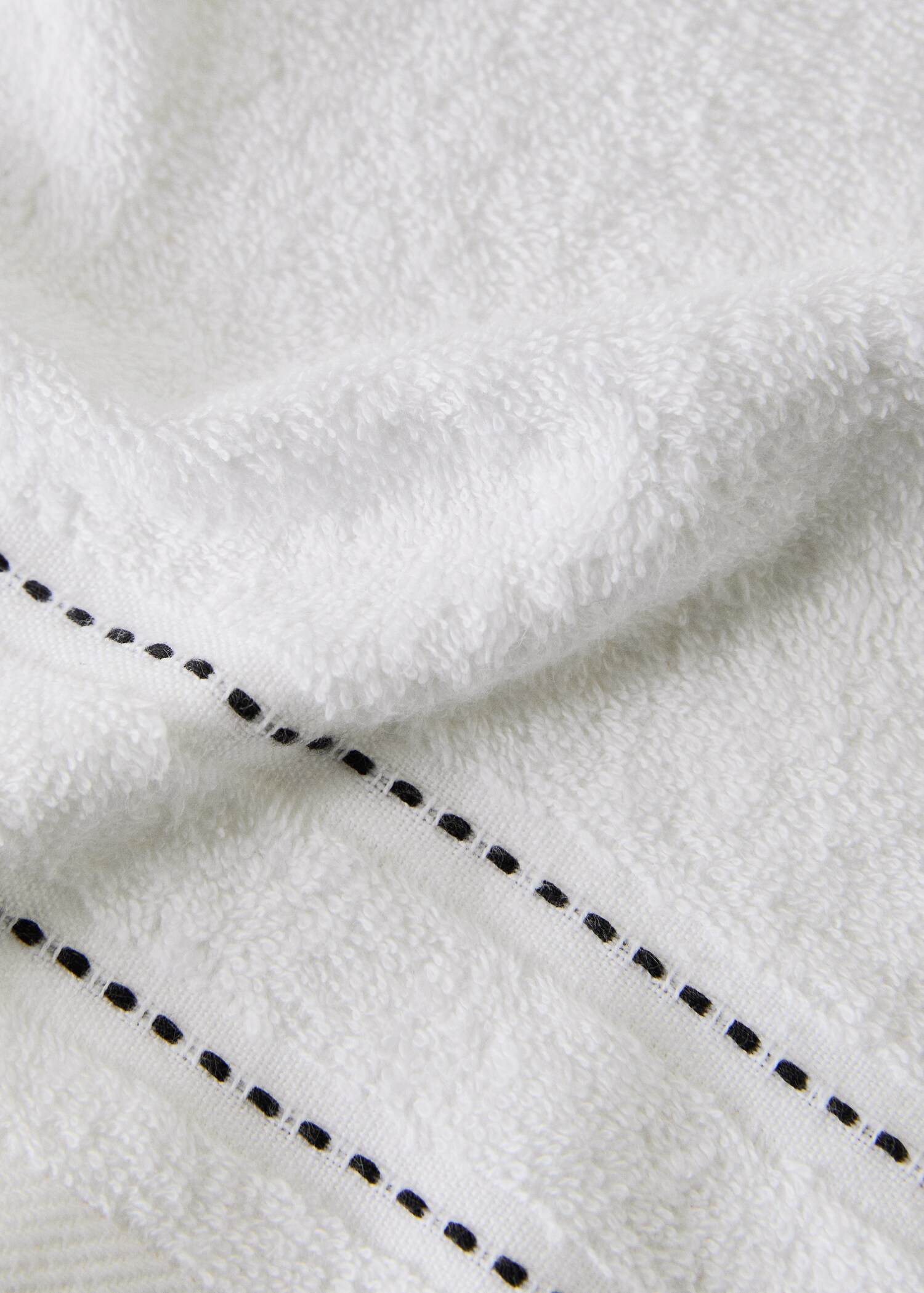 Cotton guest towel with embroidered dots - Details of the article 1