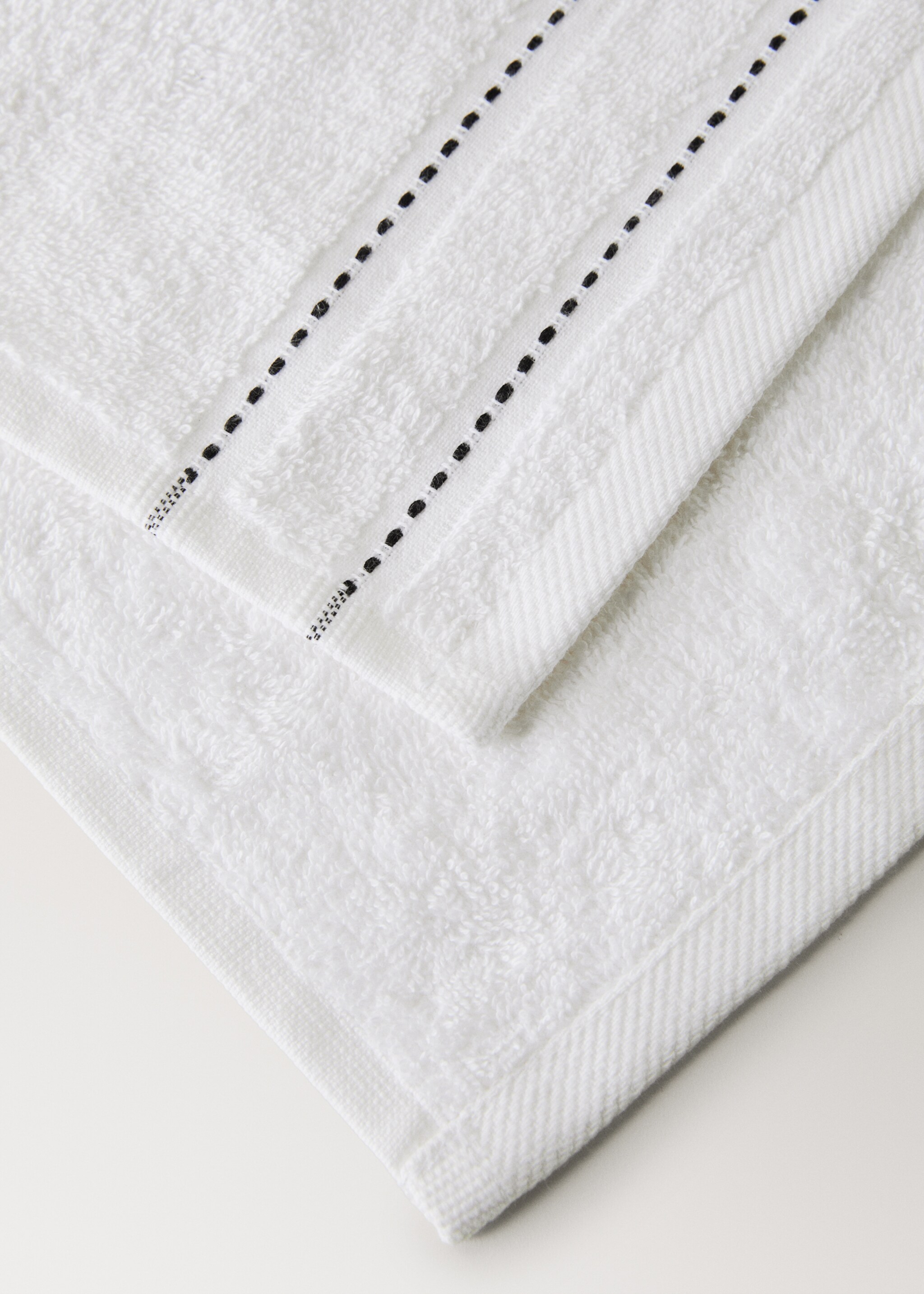 Cotton guest towel with embroidered dots - Details of the article 2, White. Ref: 27001581-00.
