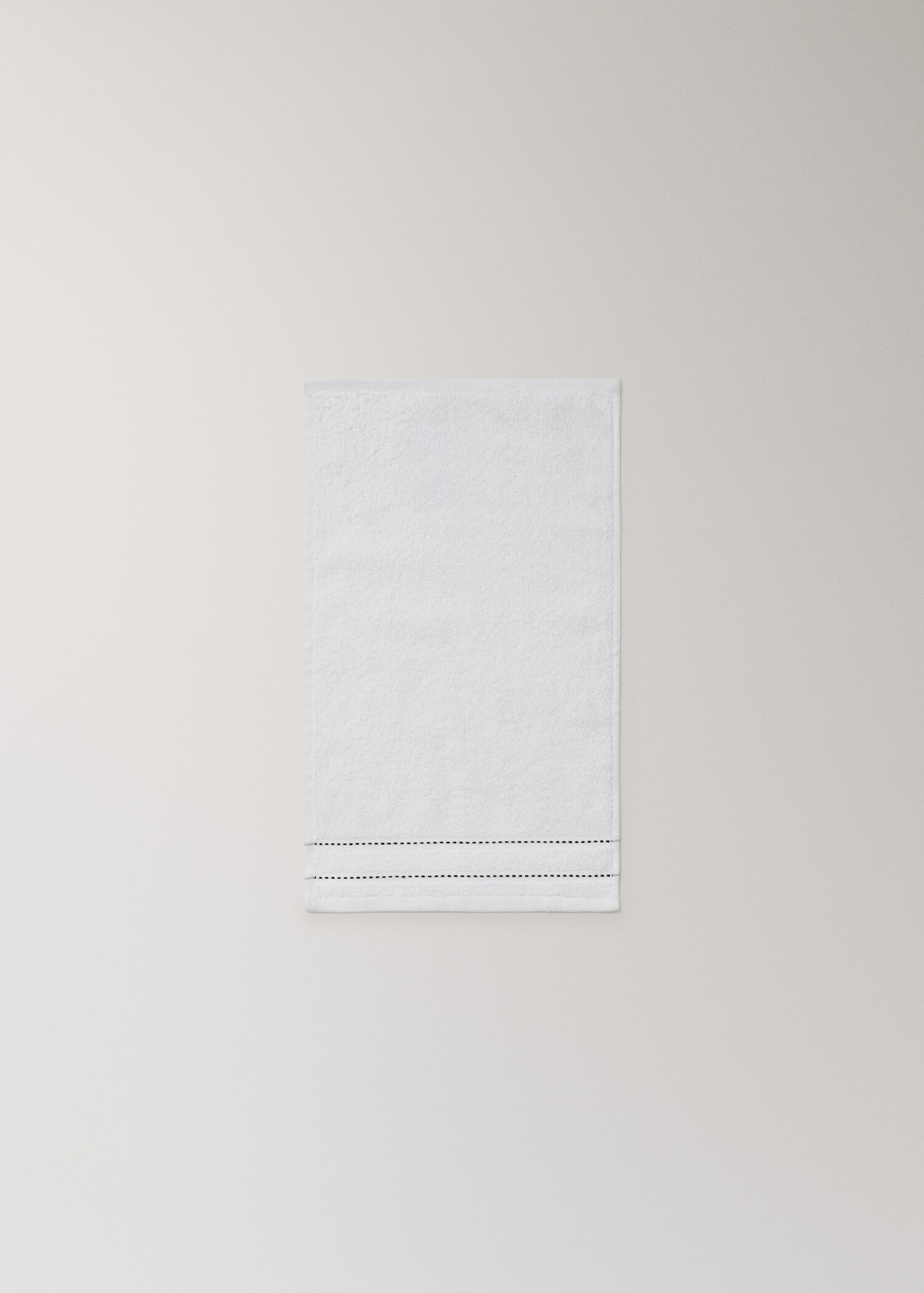 Cotton guest towel with embroidered dots - Details of the article 3